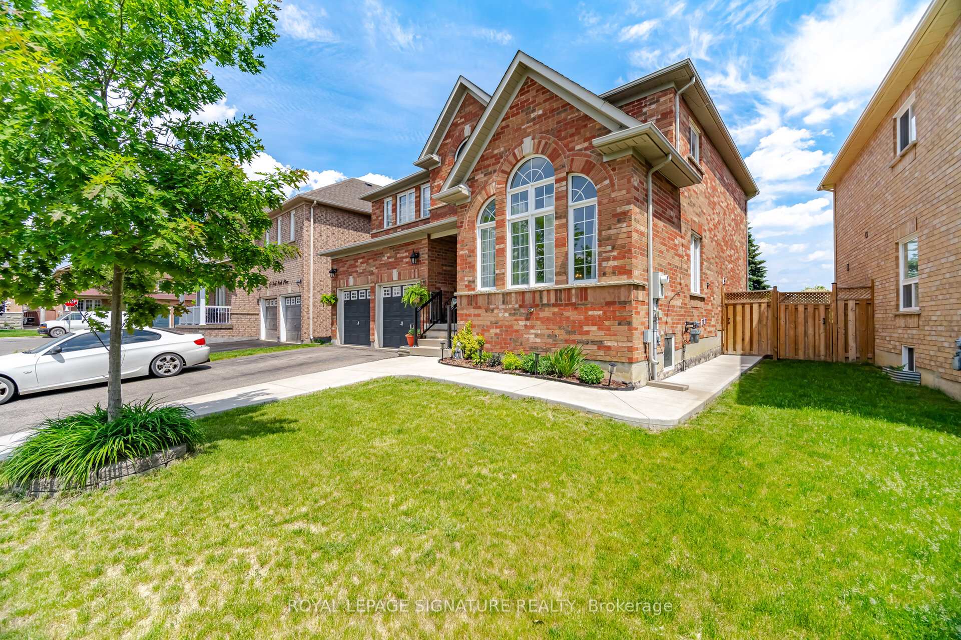 Photo 2 of 34 Nina Place, Brampton, Fletcher's Meadow — HOMEH