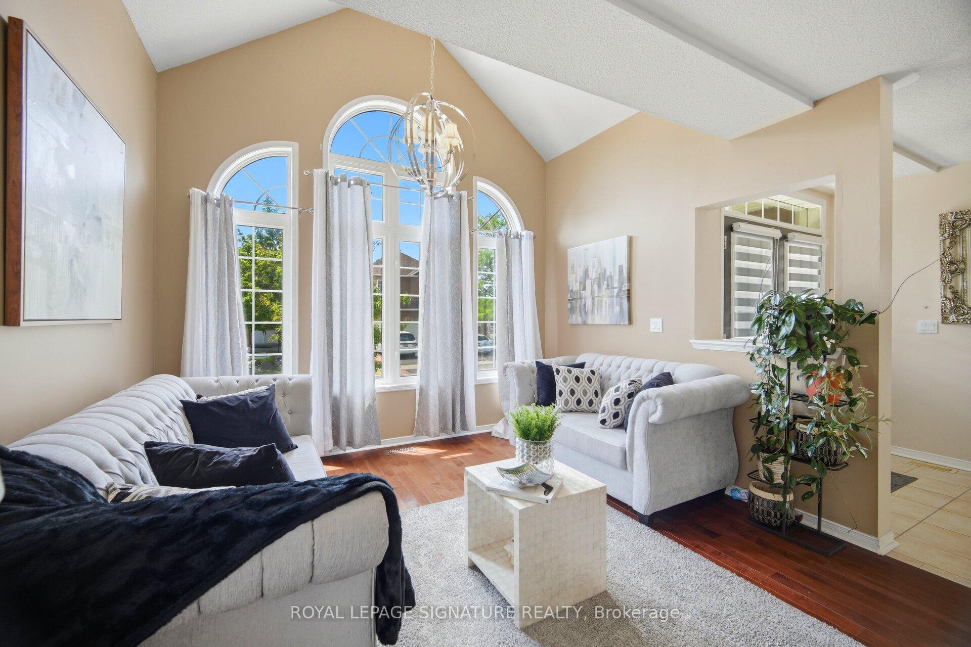 Photo 9 of 34 Nina Place, Brampton, Fletcher's Meadow — HOMEH