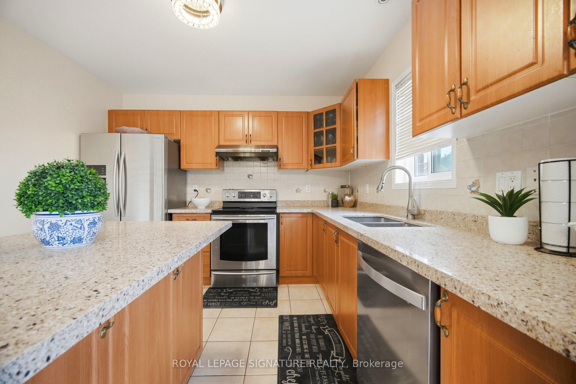 Photo 16 of 34 Nina Place, Brampton, Fletcher's Meadow — HOMEH