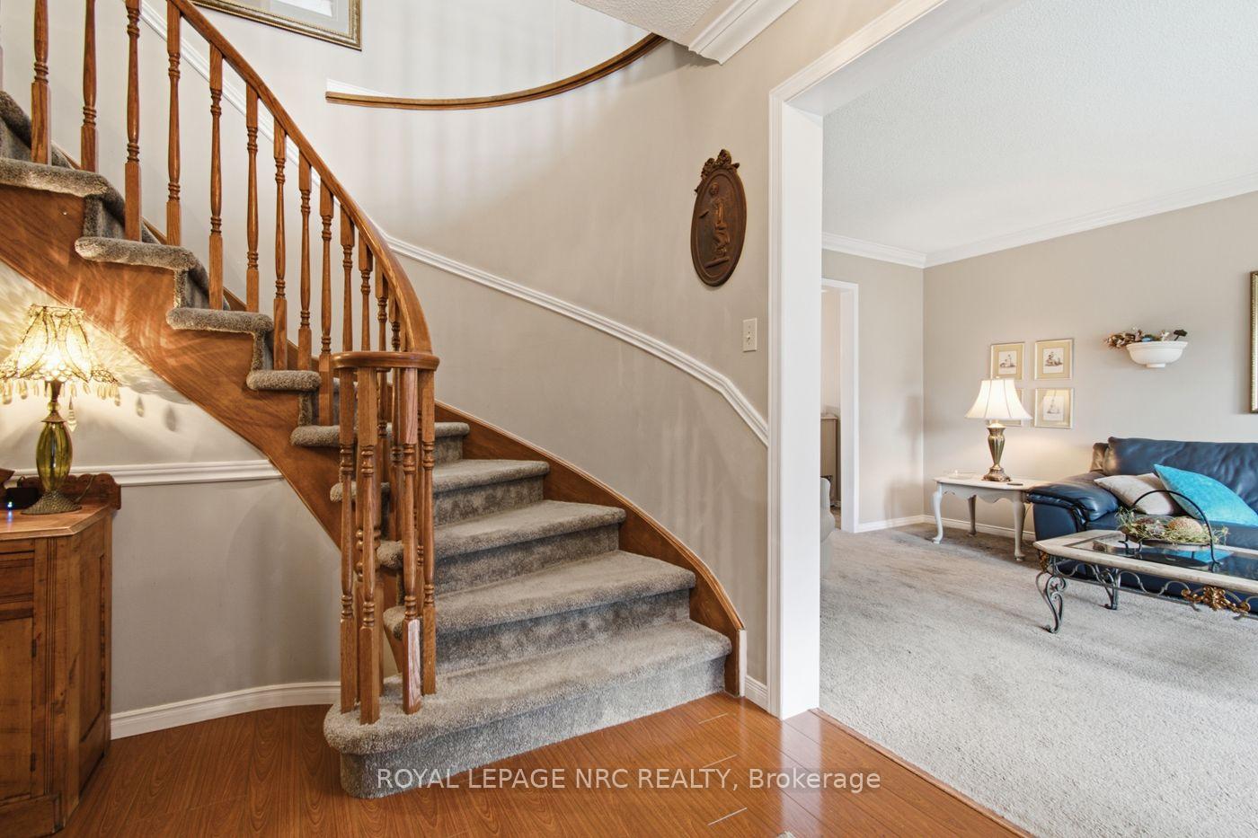 Photo 5 of 26 Strada Boulevard, St. Catharines, Rykert/Vansickle — HOMEH