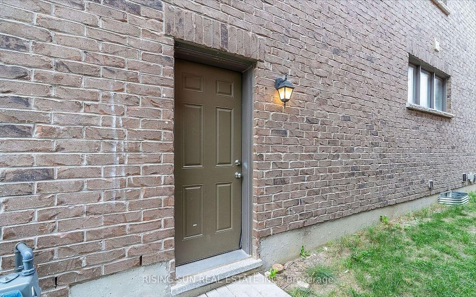 Photo 3 of 24 Herrick Drive, Brampton, Northwest Brampton — HOMEH