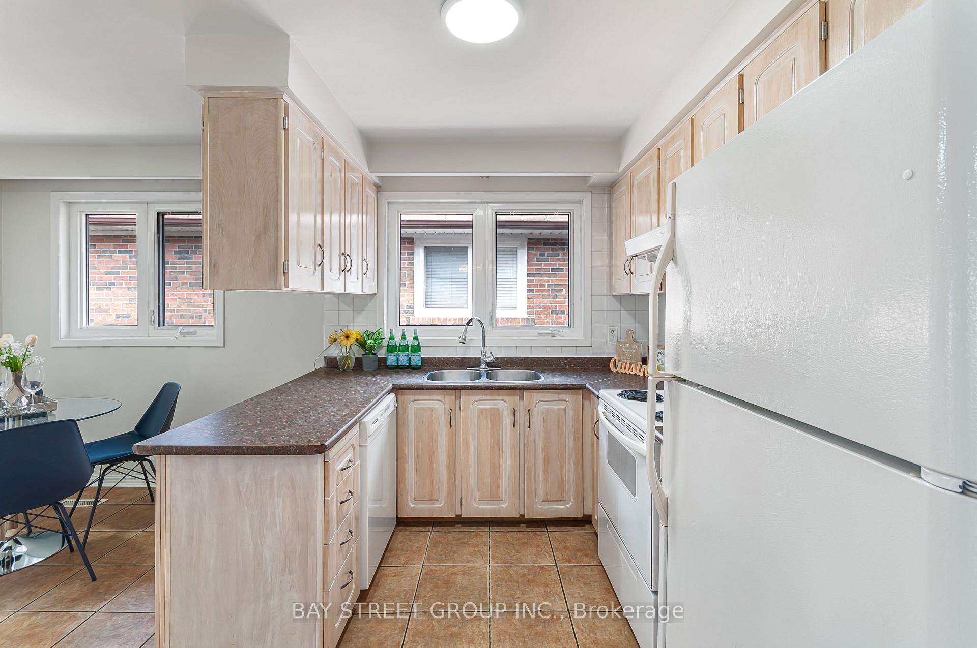 Photo 10 of 89 Mintwood Drive, North York, Bayview Woods-Steeles — HOMEH