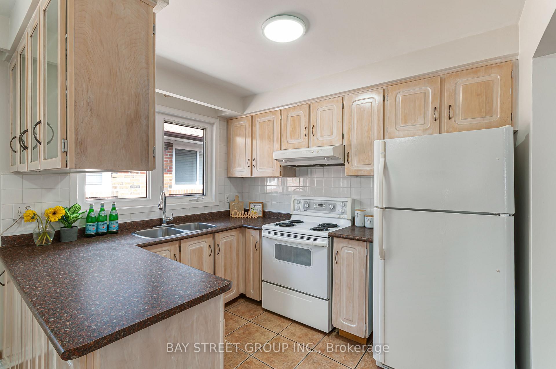 Photo 11 of 89 Mintwood Drive, North York, Bayview Woods-Steeles — HOMEH