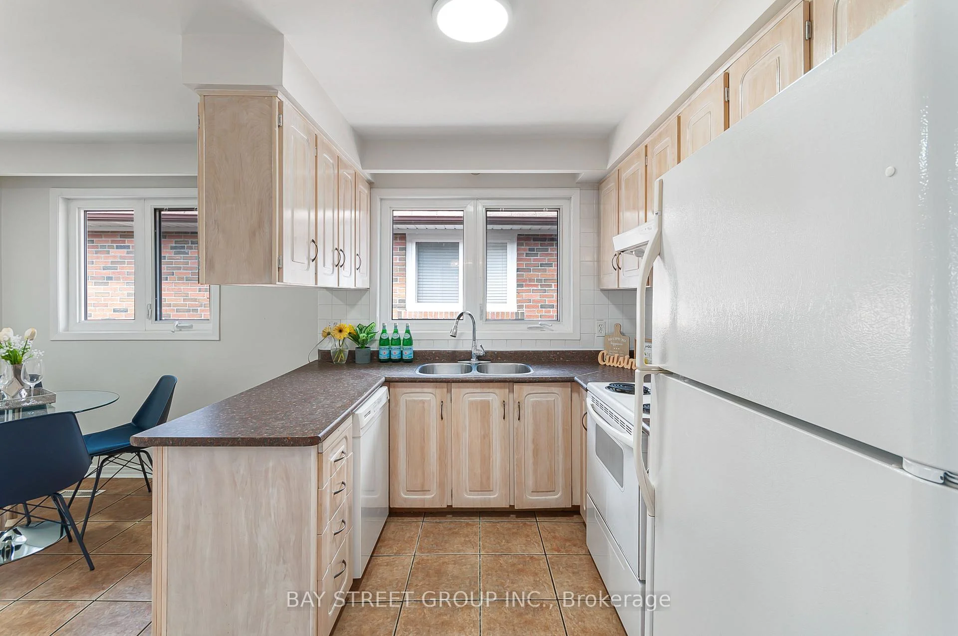 Photo 5 of 89 Mintwood Drive, North York, Bayview Woods-Steeles — HOMEH