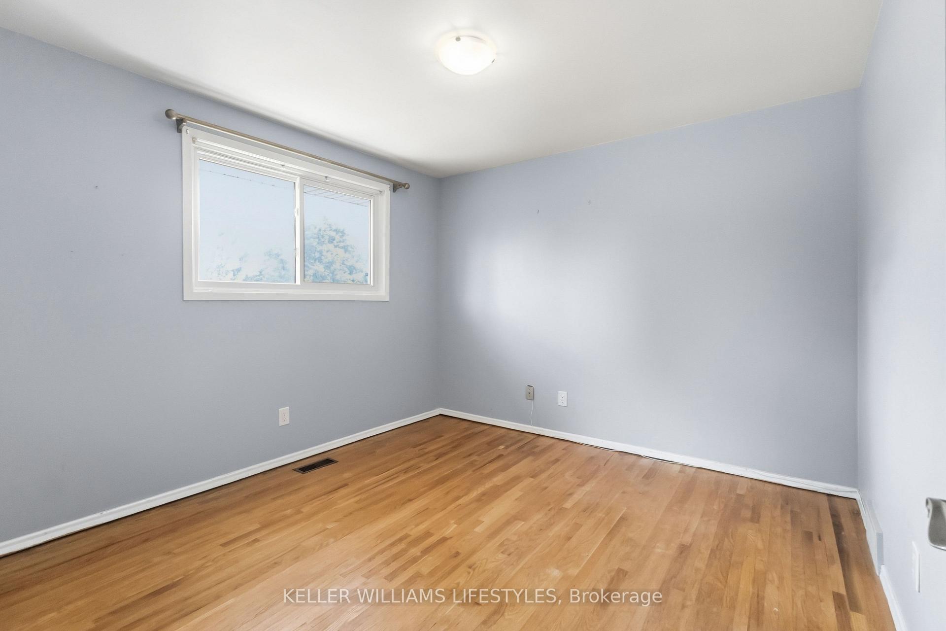 Photo 33 of 129 Culver Crescent, London, East H — HOMEH
