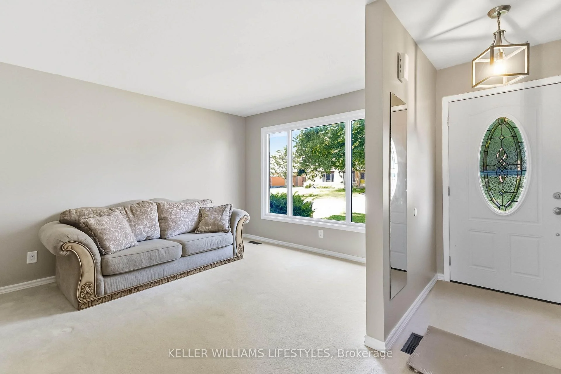 Photo 15 of 129 Culver Crescent, London, East H — HOMEH