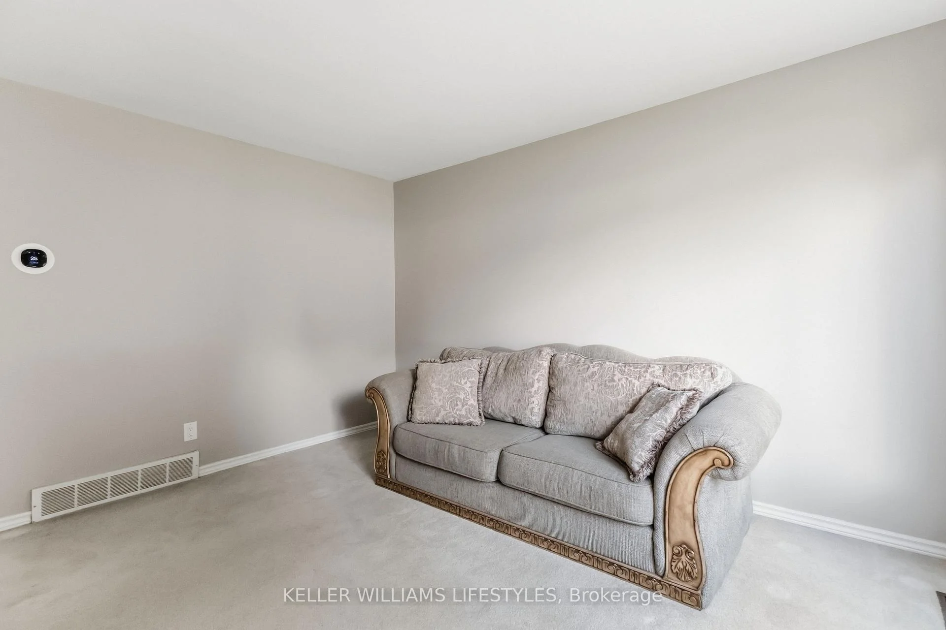 Photo 17 of 129 Culver Crescent, London, East H — HOMEH