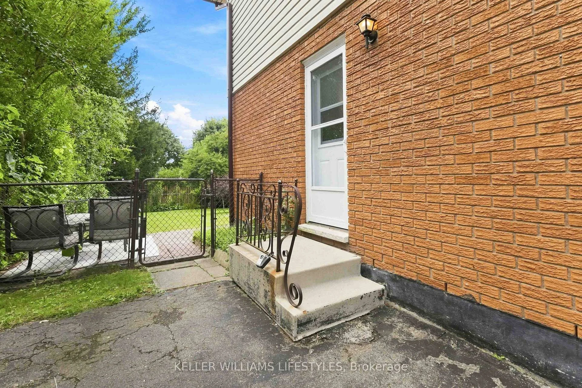 Photo 40 of 129 Culver Crescent, London, East H — HOMEH