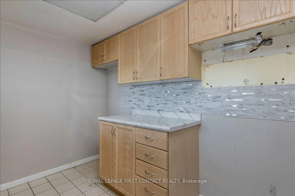 Photo 11 of Unit 709, 65 Ellen Street, Barrie, City Centre — HOMEH