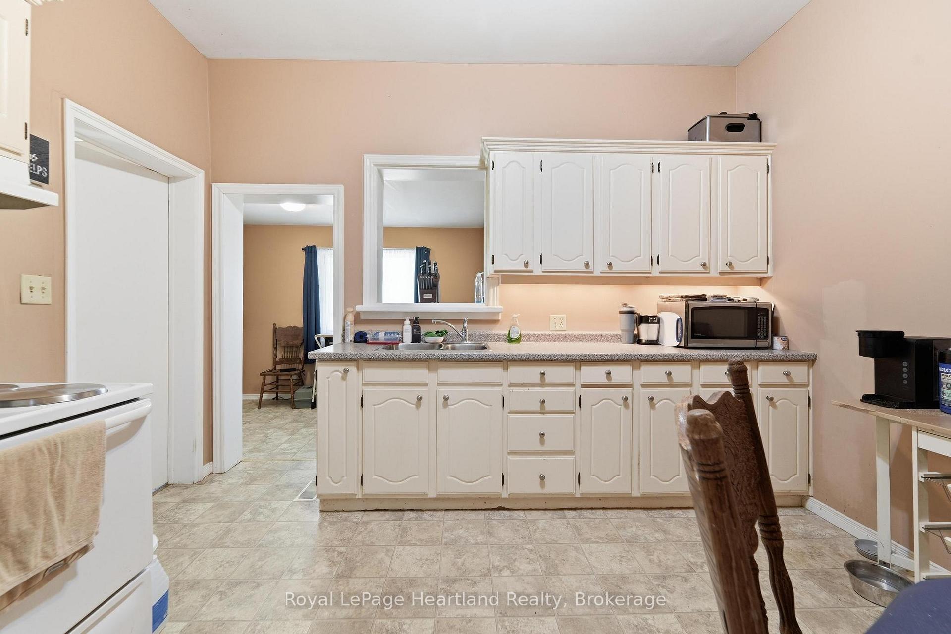 Photo 7 of 132 Queen Street, Central Huron, Clinton — HOMEH