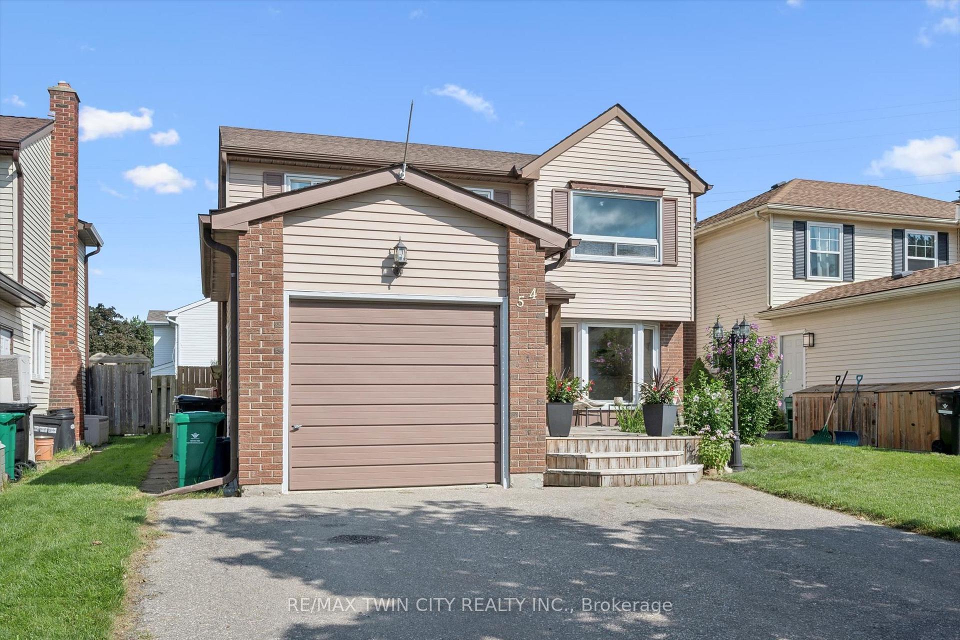 Photo 2 of 54 Royal Orchard Place, Kitchener, Forest Heights — HOMEH