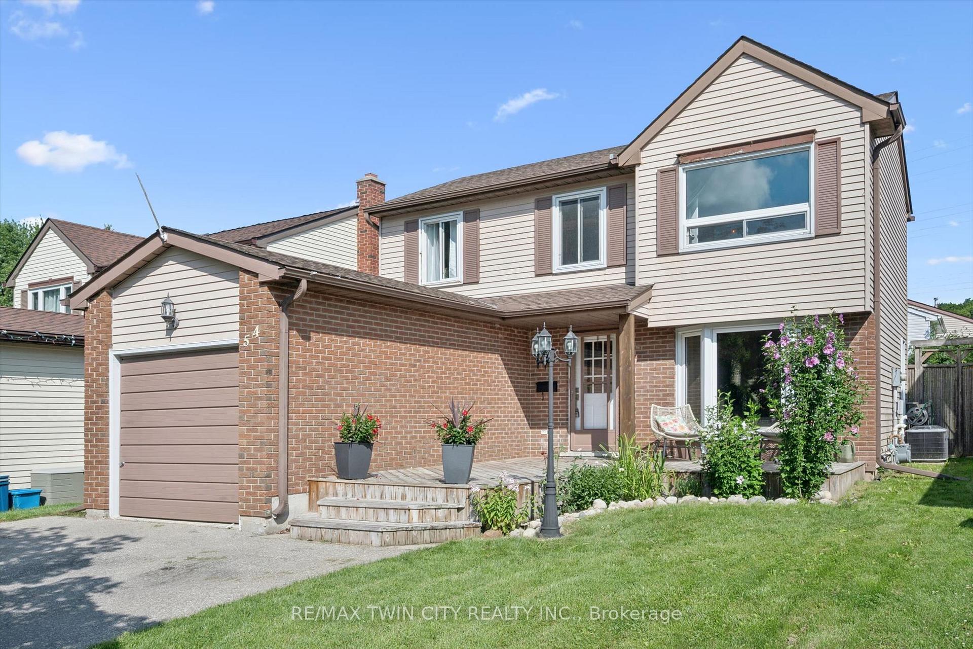 Photo 3 of 54 Royal Orchard Place, Kitchener, Forest Heights — HOMEH