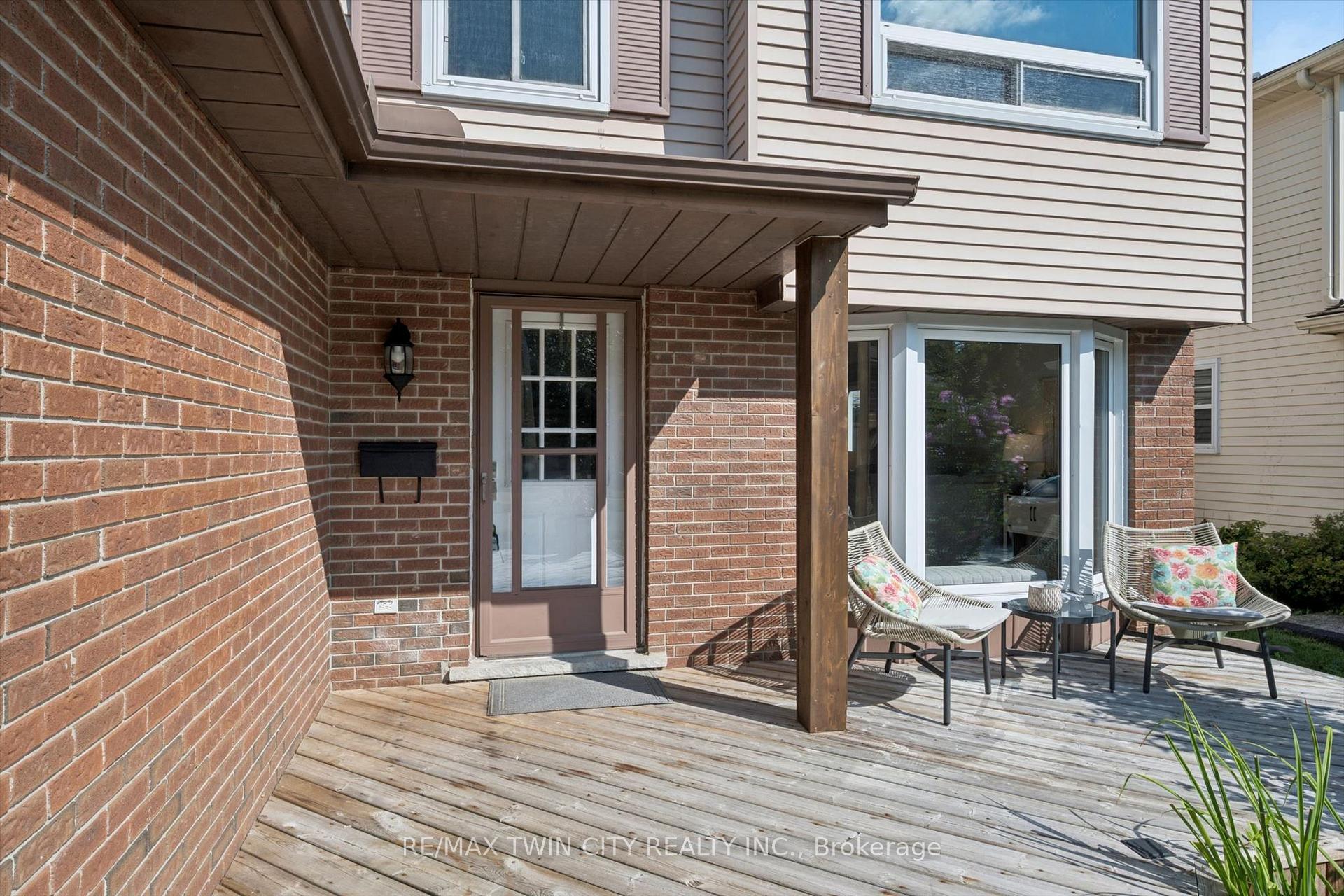 Photo 4 of 54 Royal Orchard Place, Kitchener, Forest Heights — HOMEH