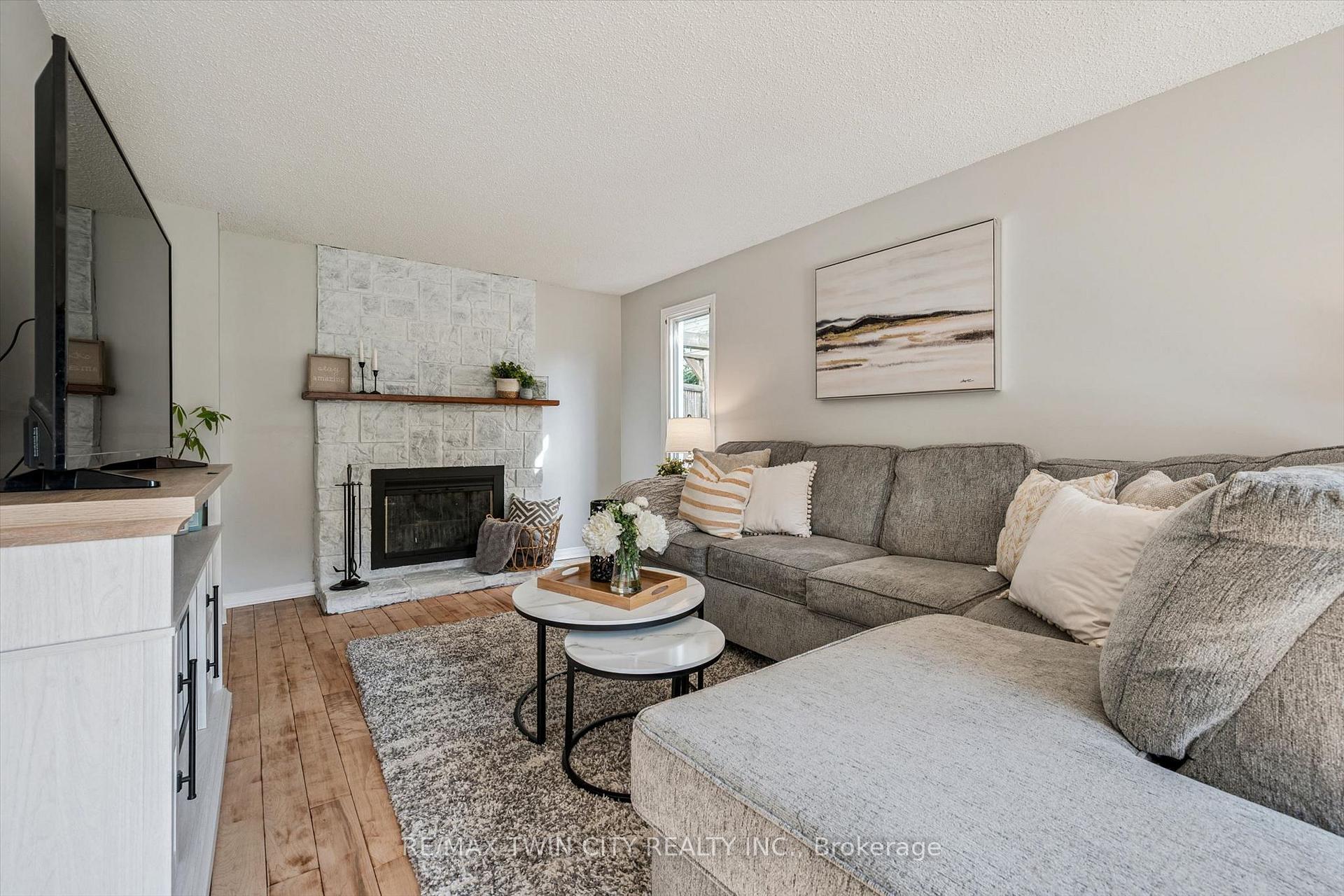 Photo 6 of 54 Royal Orchard Place, Kitchener, Forest Heights — HOMEH