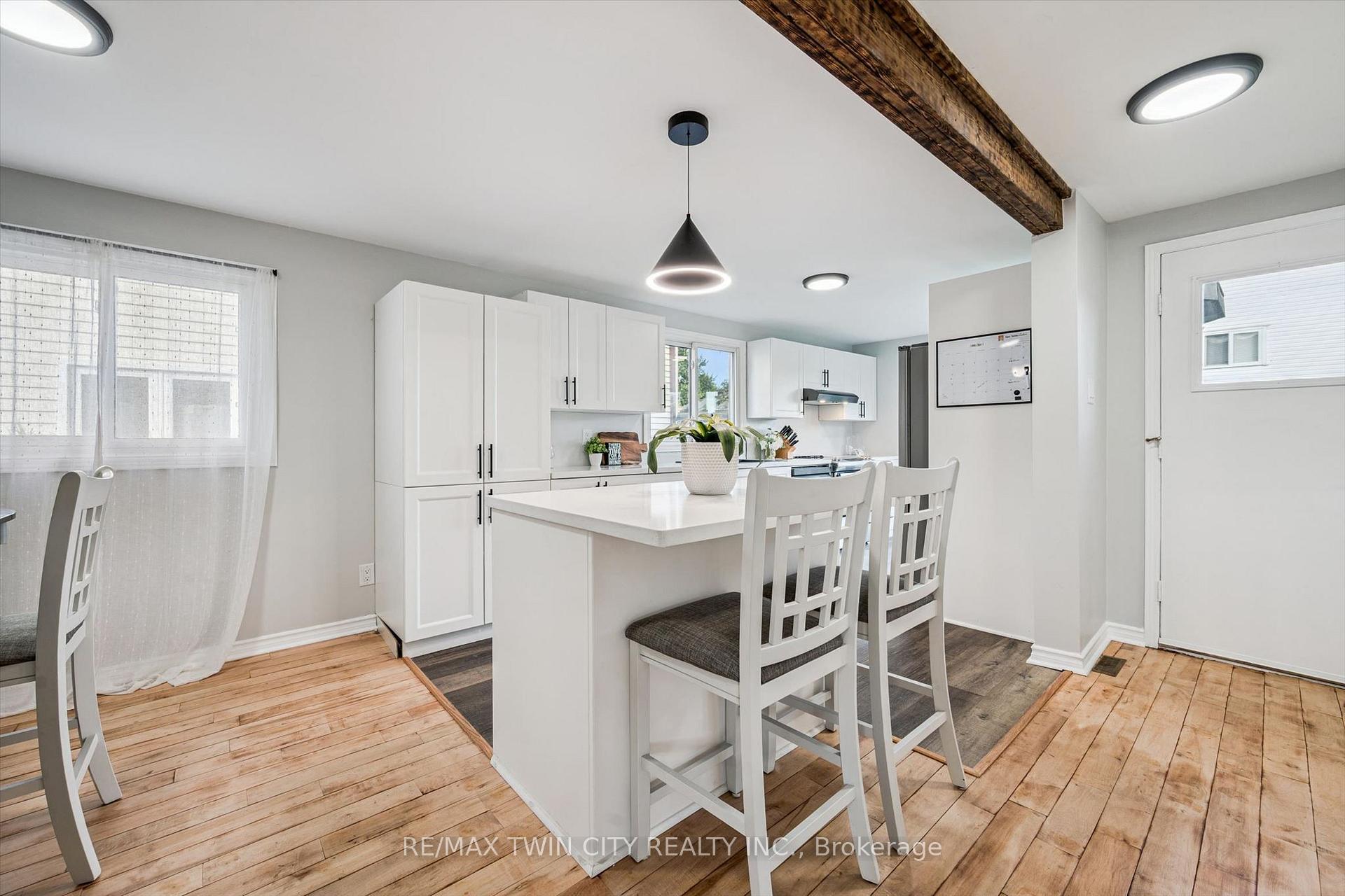 Photo 9 of 54 Royal Orchard Place, Kitchener, Forest Heights — HOMEH
