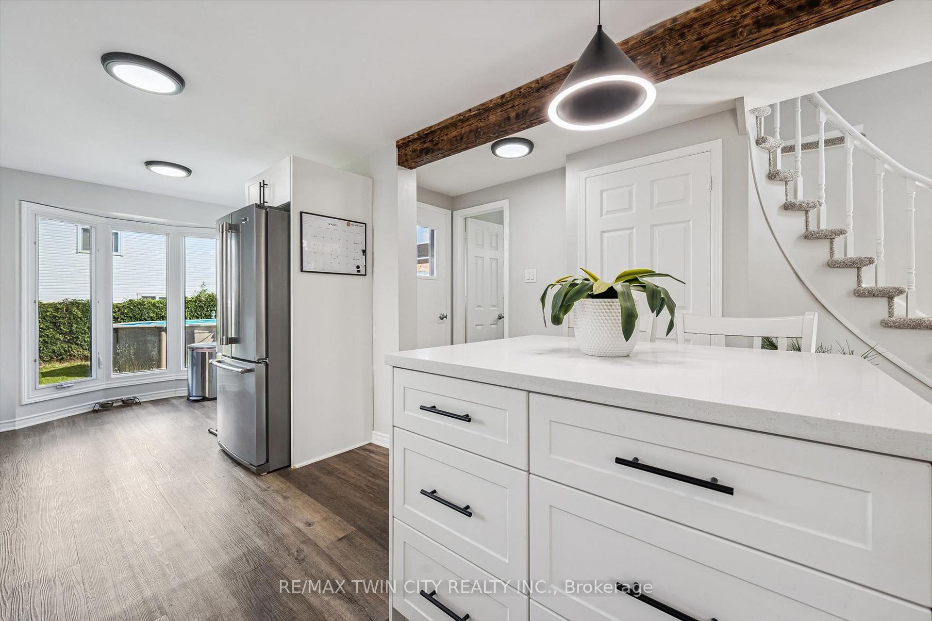 Photo 15 of 54 Royal Orchard Place, Kitchener, Forest Heights — HOMEH