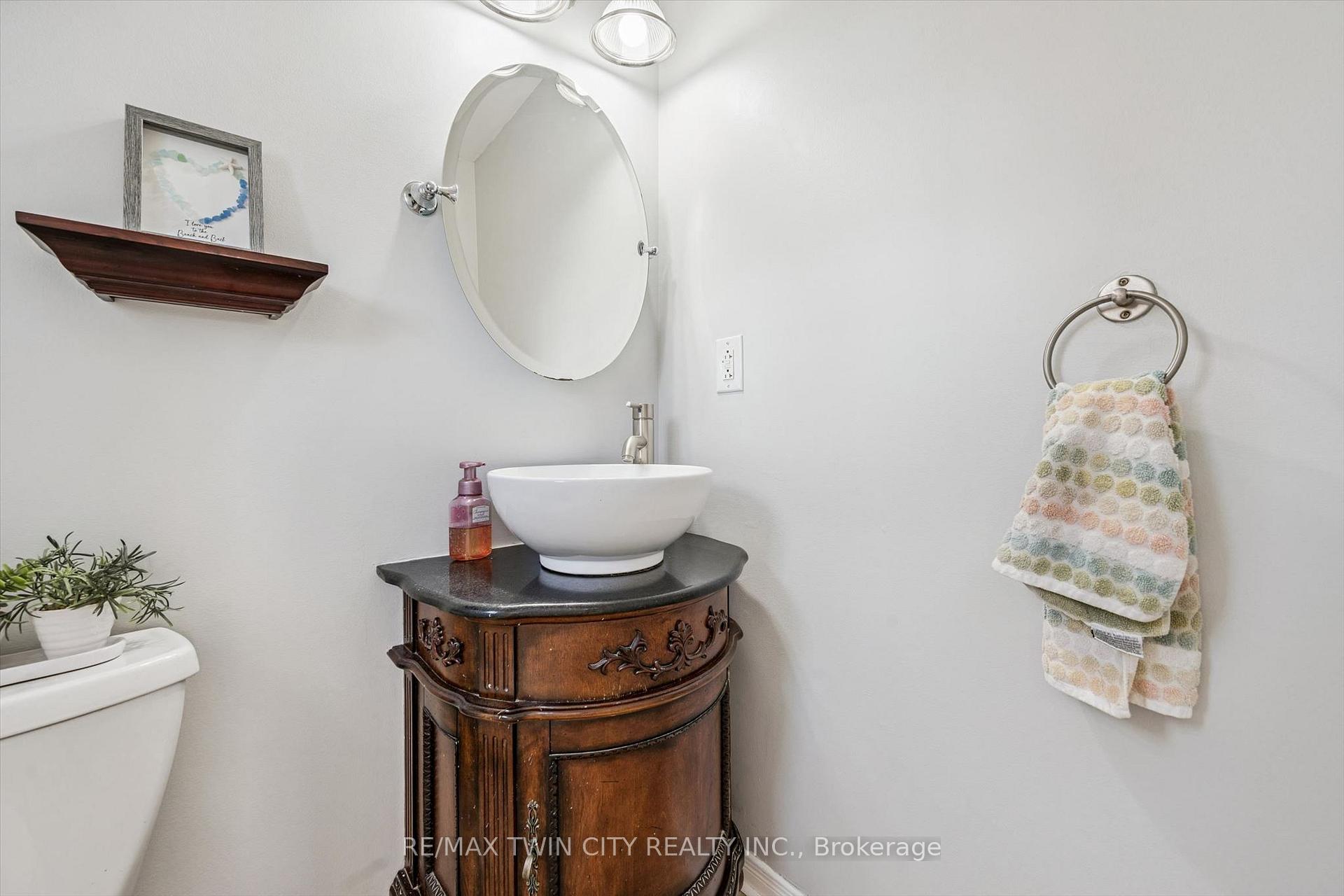Photo 16 of 54 Royal Orchard Place, Kitchener, Forest Heights — HOMEH