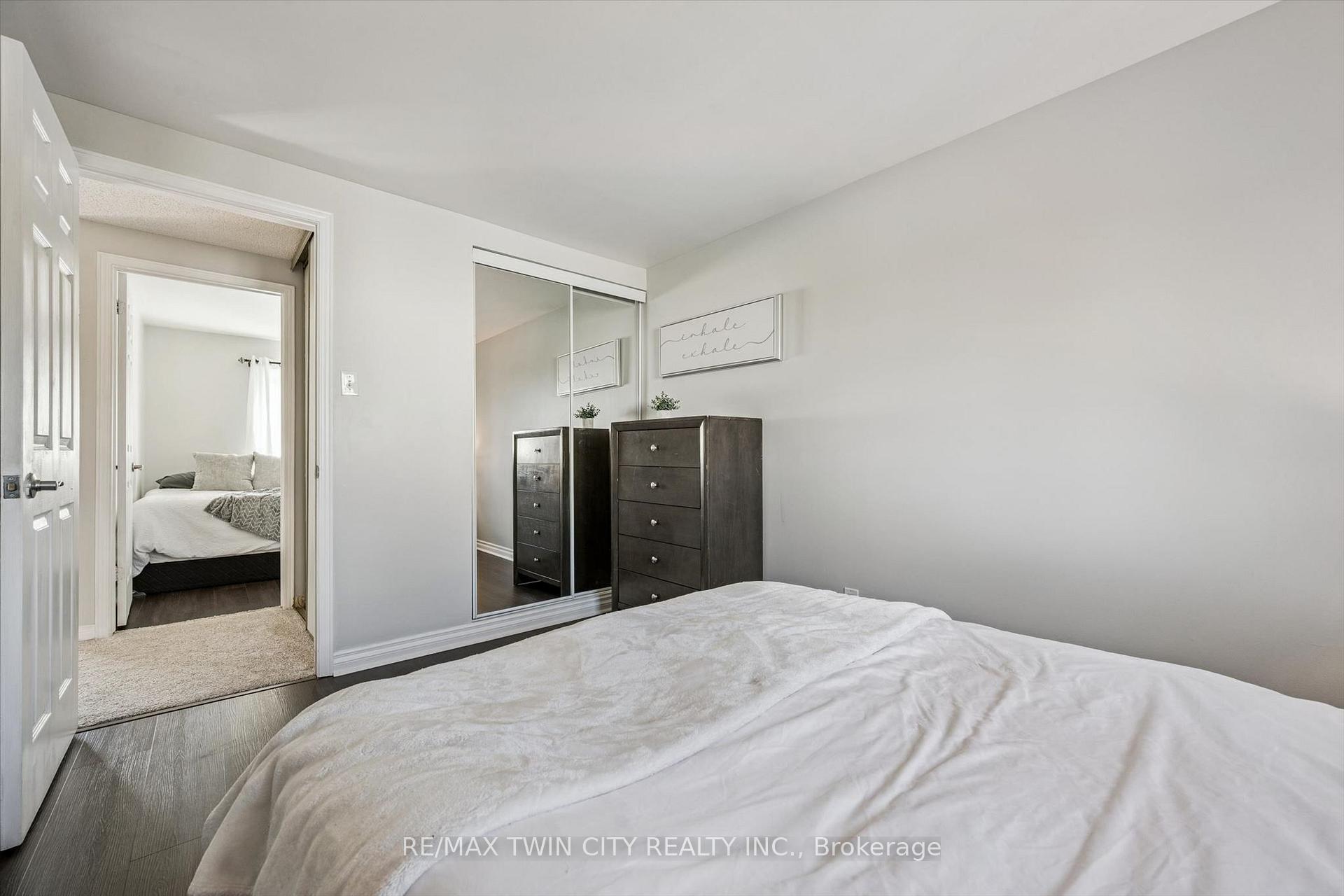 Photo 20 of 54 Royal Orchard Place, Kitchener, Forest Heights — HOMEH
