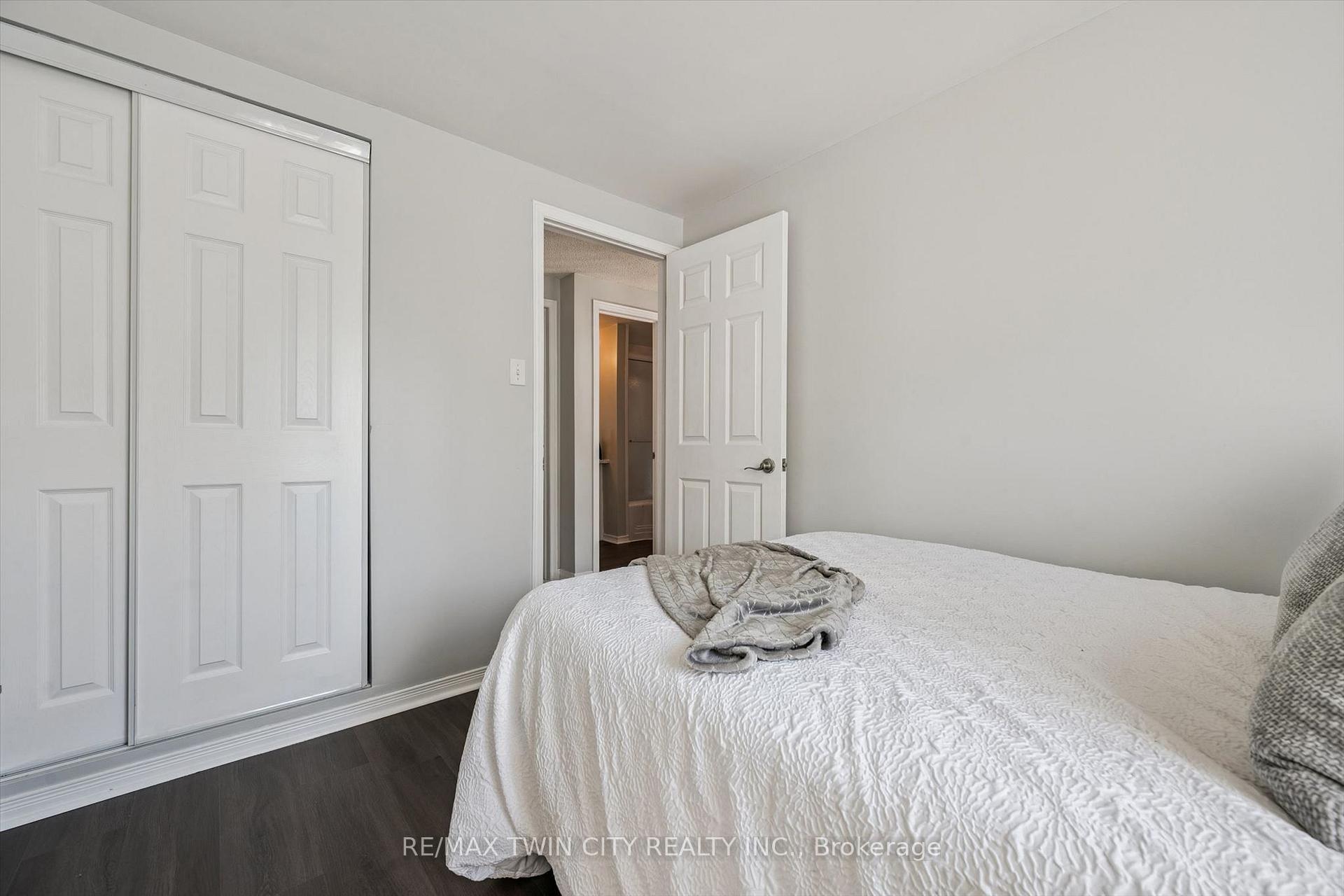 Photo 22 of 54 Royal Orchard Place, Kitchener, Forest Heights — HOMEH