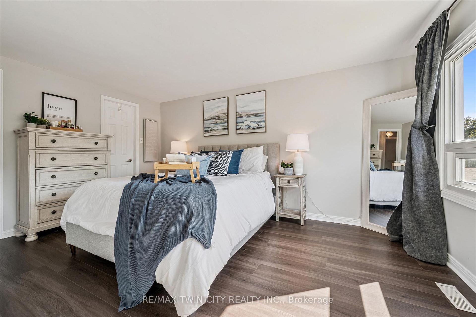 Photo 23 of 54 Royal Orchard Place, Kitchener, Forest Heights — HOMEH