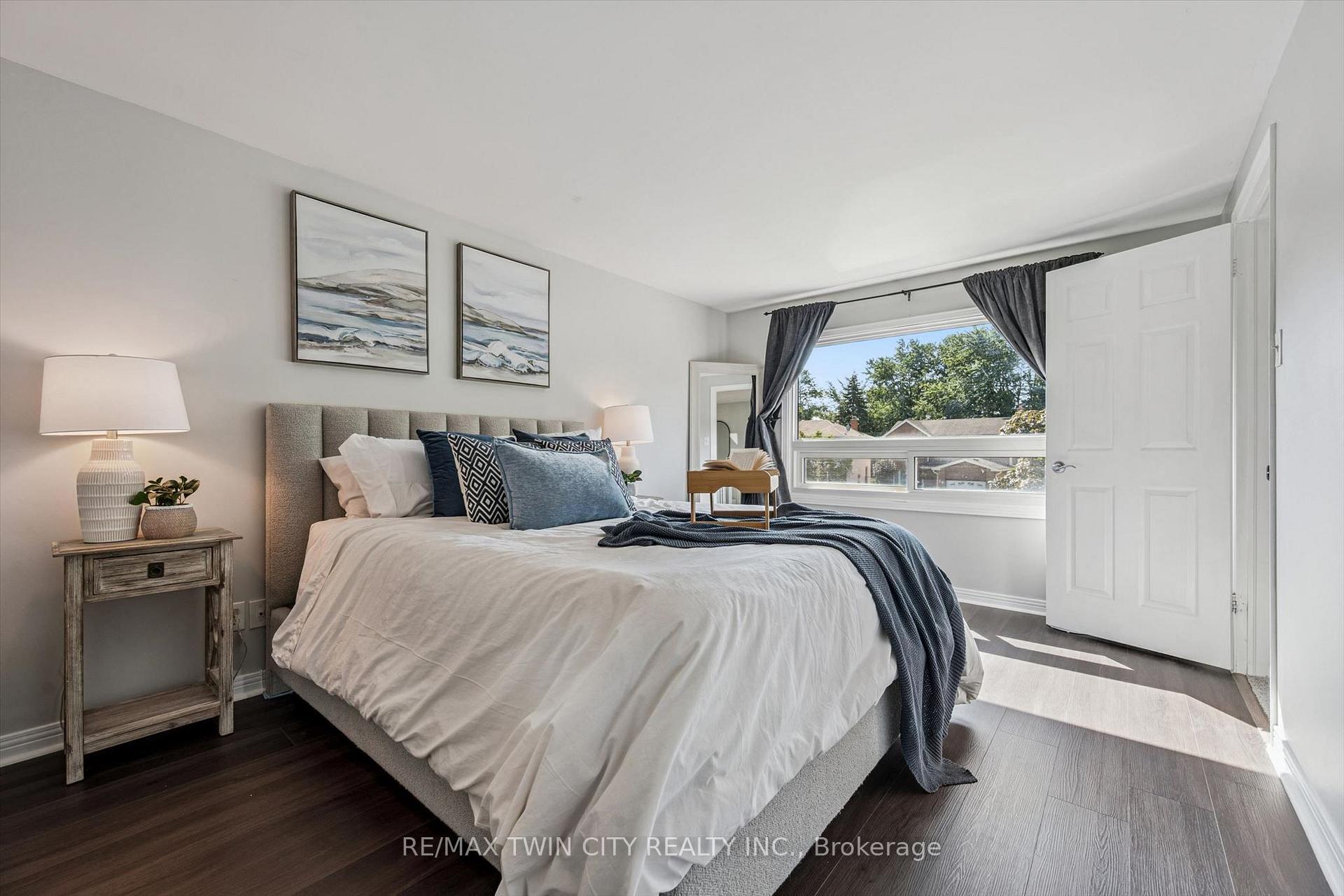Photo 24 of 54 Royal Orchard Place, Kitchener, Forest Heights — HOMEH