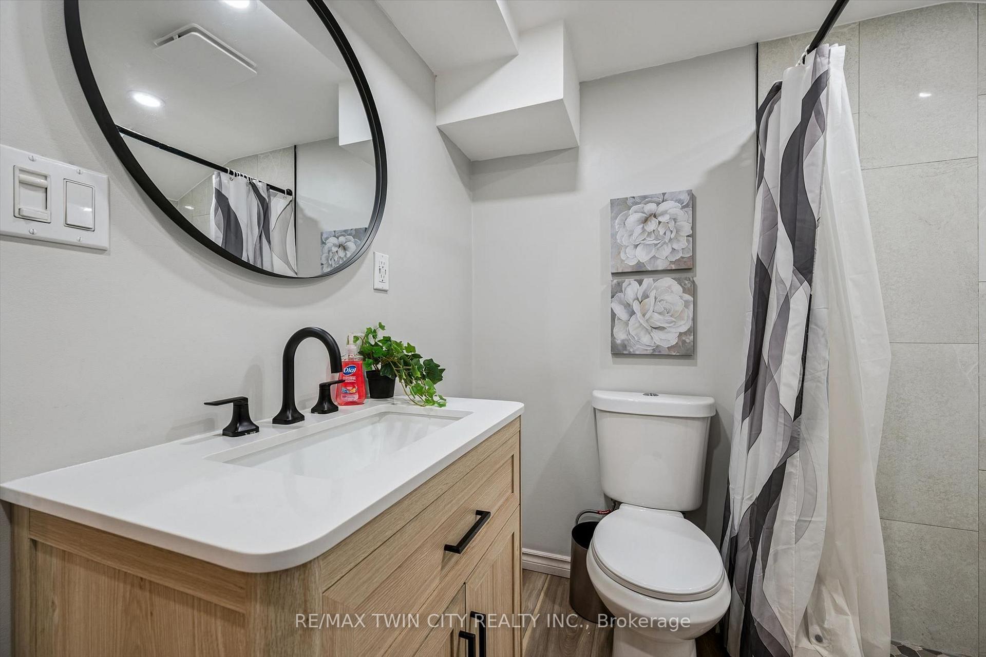 Photo 30 of 54 Royal Orchard Place, Kitchener, Forest Heights — HOMEH