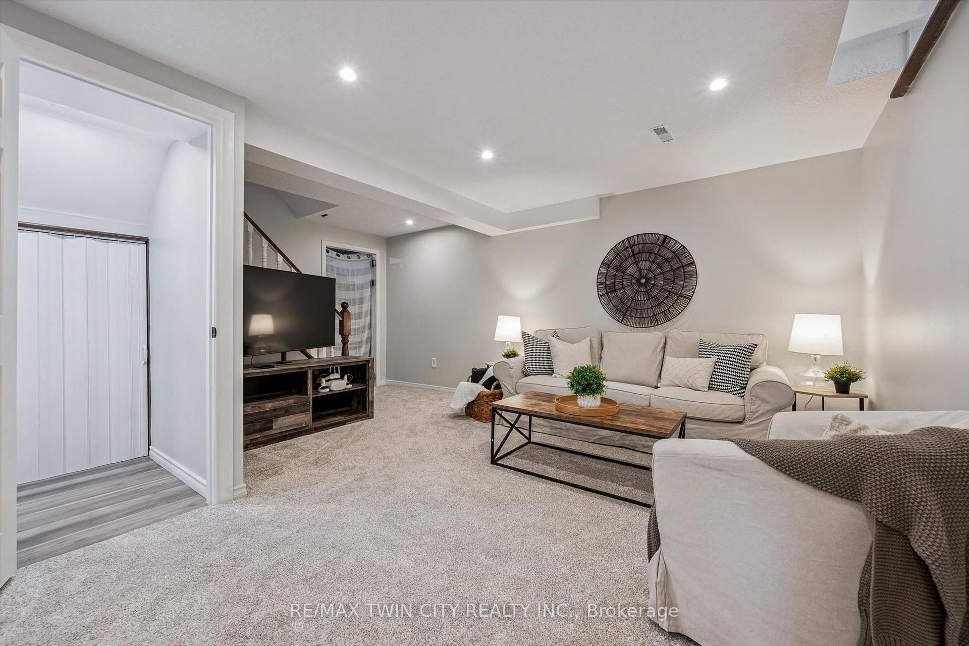 Photo 29 of 54 Royal Orchard Place, Kitchener, Forest Heights — HOMEH