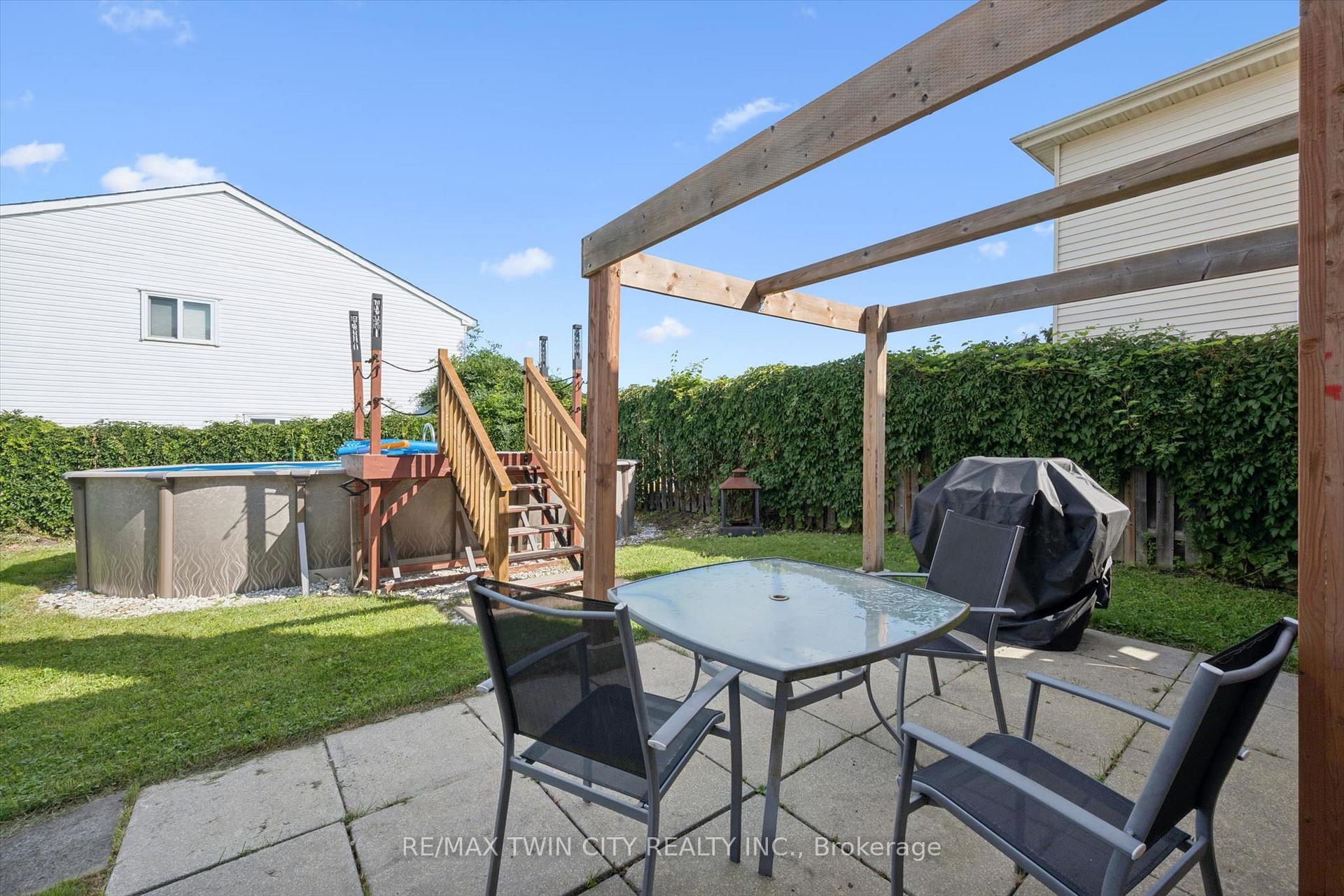 Photo 31 of 54 Royal Orchard Place, Kitchener, Forest Heights — HOMEH