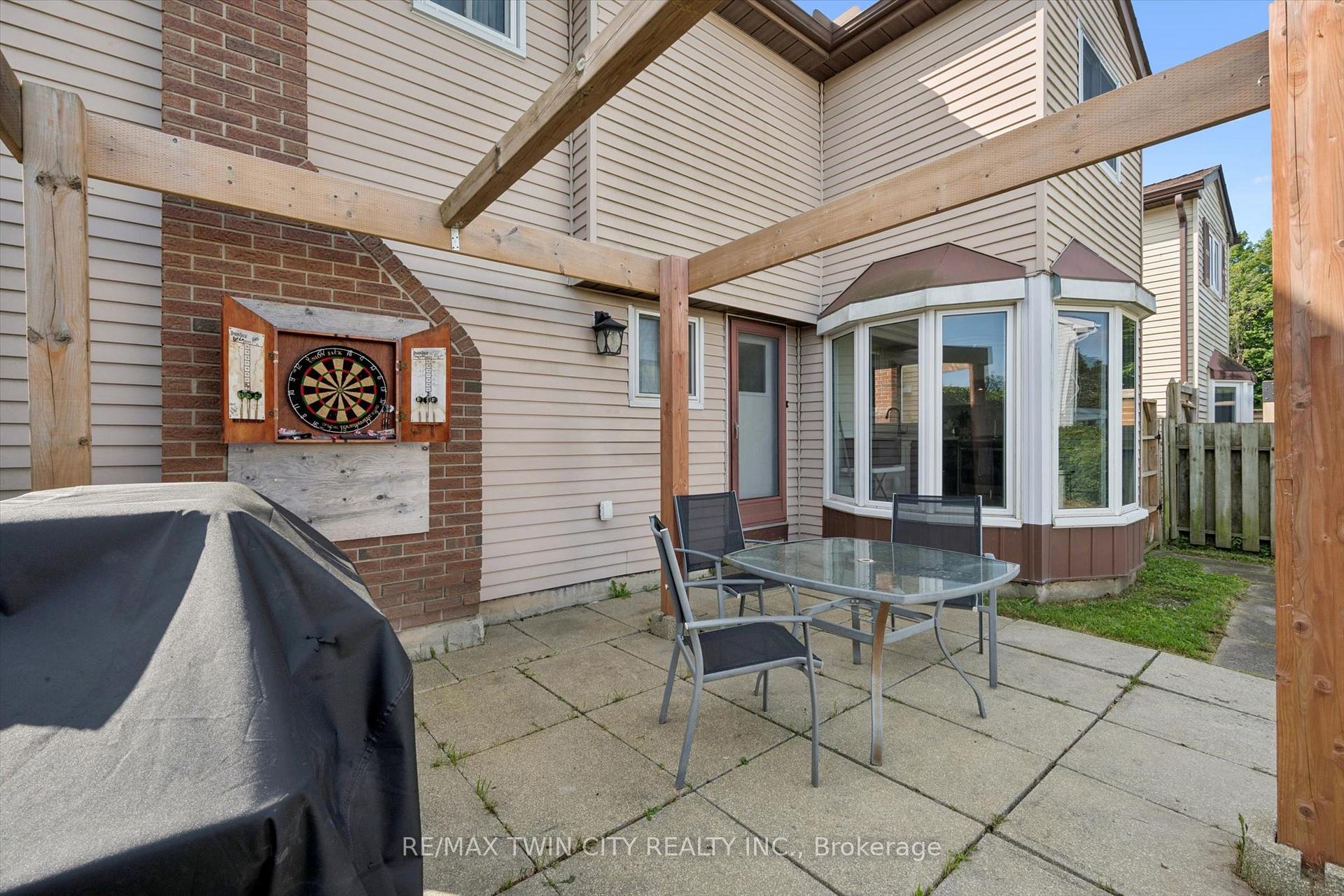 Photo 32 of 54 Royal Orchard Place, Kitchener, Forest Heights — HOMEH