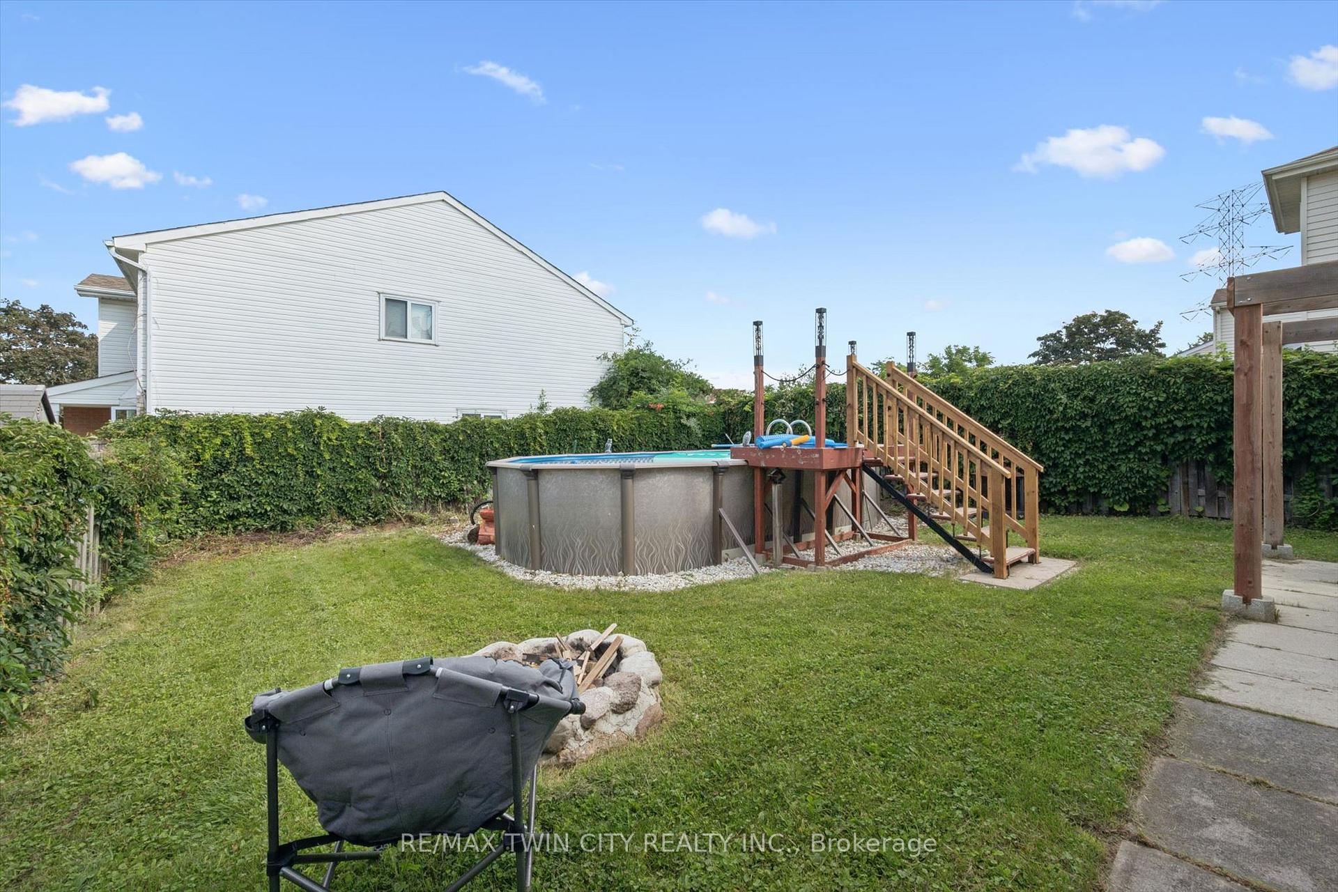 Photo 34 of 54 Royal Orchard Place, Kitchener, Forest Heights — HOMEH