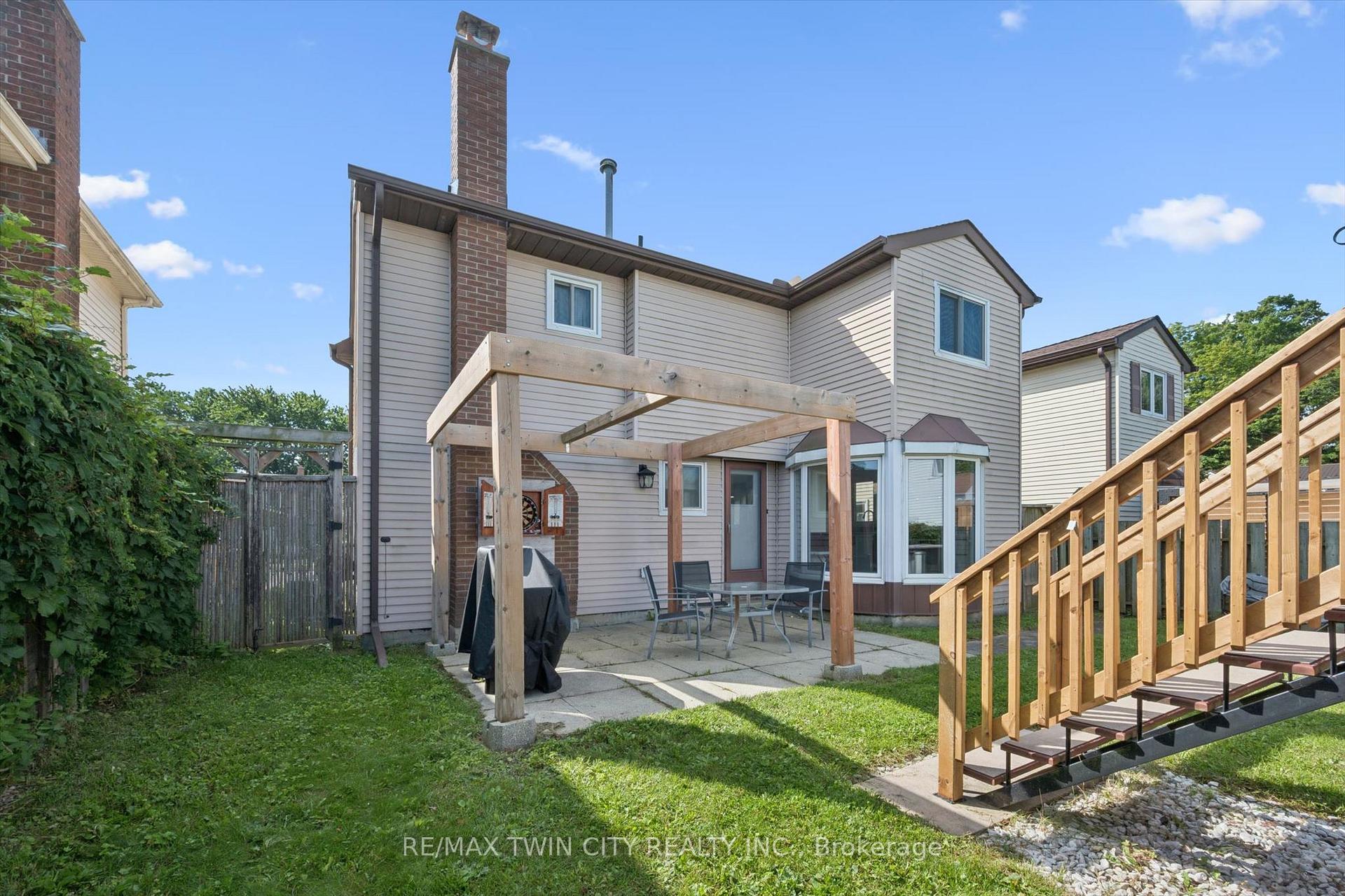 Photo 35 of 54 Royal Orchard Place, Kitchener, Forest Heights — HOMEH