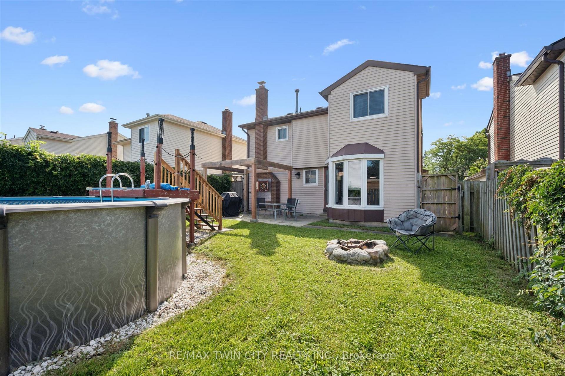 Photo 36 of 54 Royal Orchard Place, Kitchener, Forest Heights — HOMEH