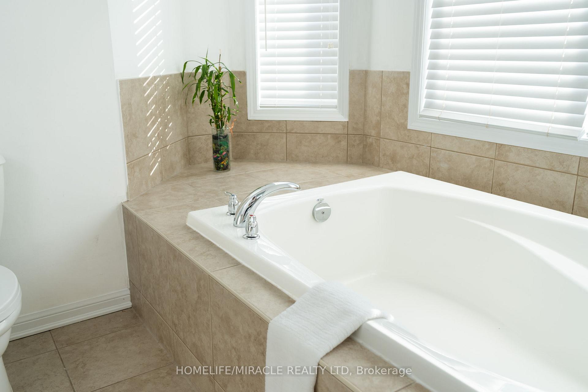Photo 25 of 151 Baldwin Drive, Cambridge, Silver Heights — HOMEH
