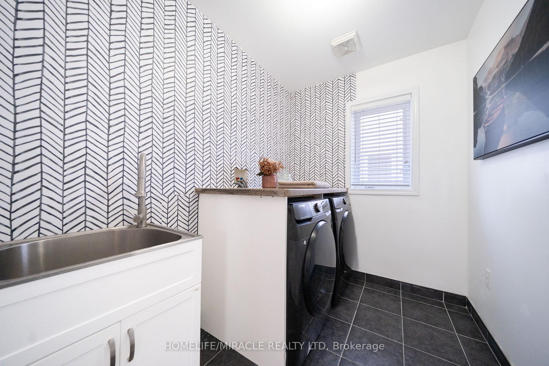 Photo 26 of 151 Baldwin Drive, Cambridge, Silver Heights — HOMEH