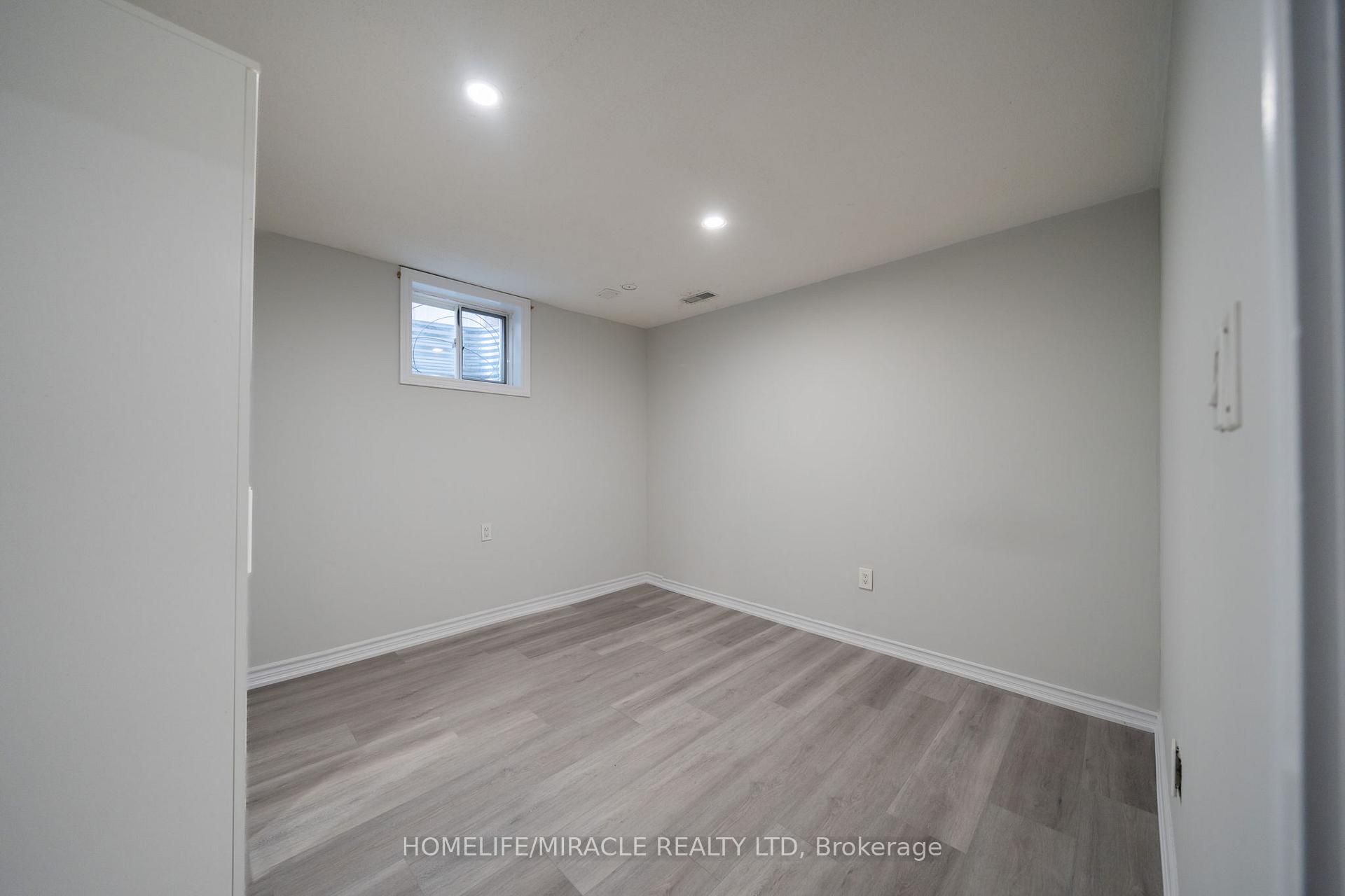 Photo 33 of 151 Baldwin Drive, Cambridge, Silver Heights — HOMEH