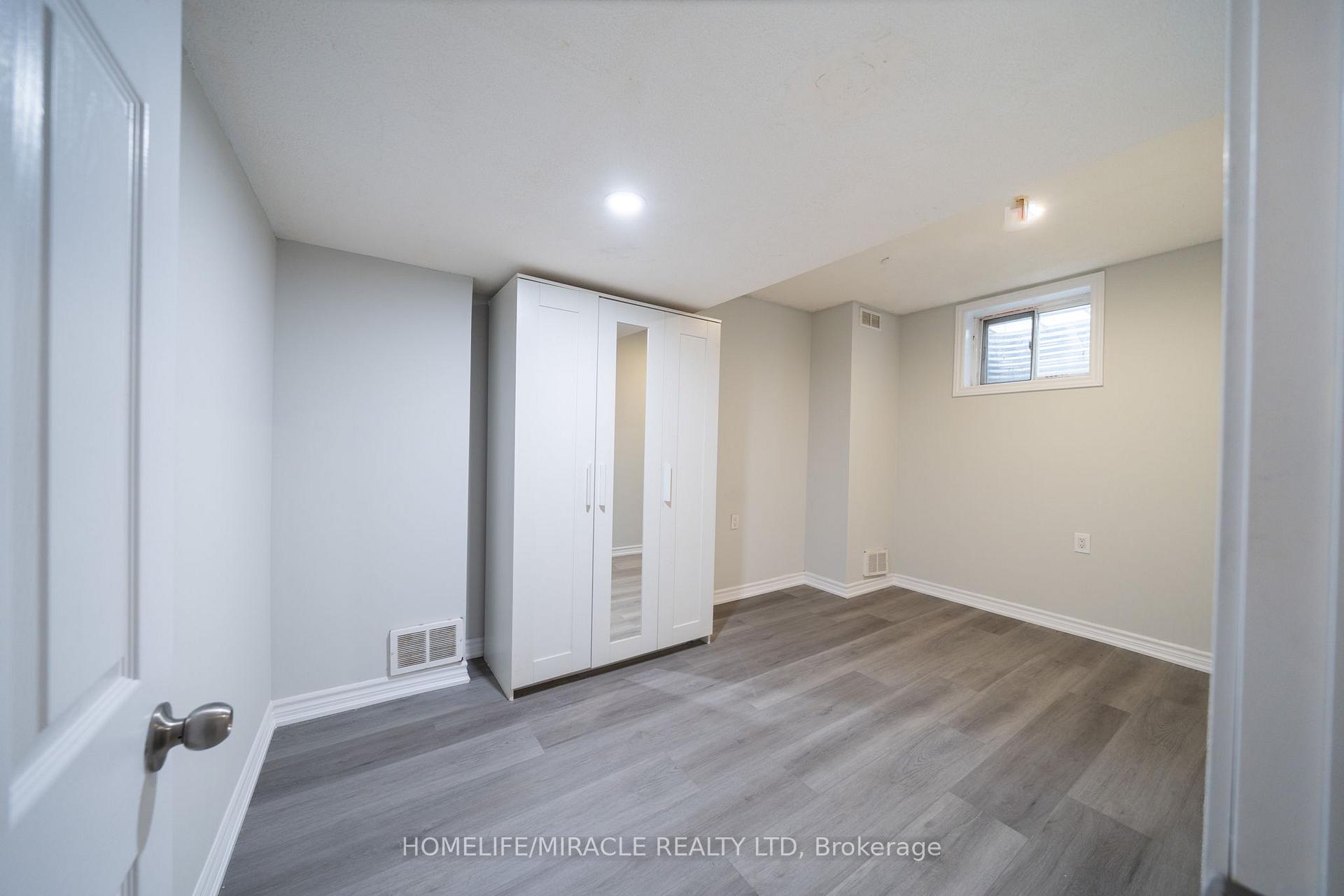 Photo 36 of 151 Baldwin Drive, Cambridge, Silver Heights — HOMEH