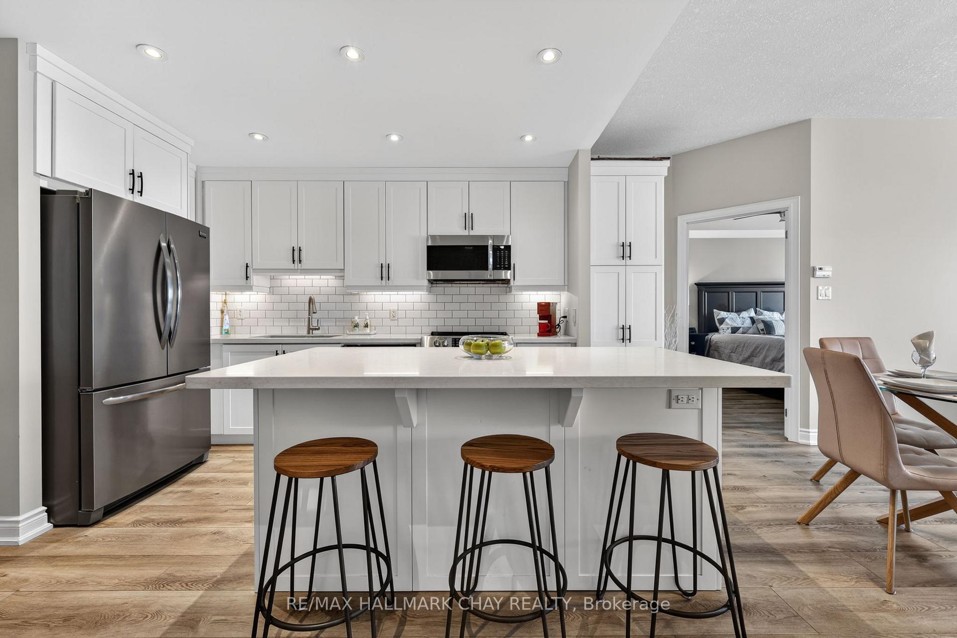 Photo 2 of Unit 805, 37 Ellen Street, Barrie, City Centre — HOMEH
