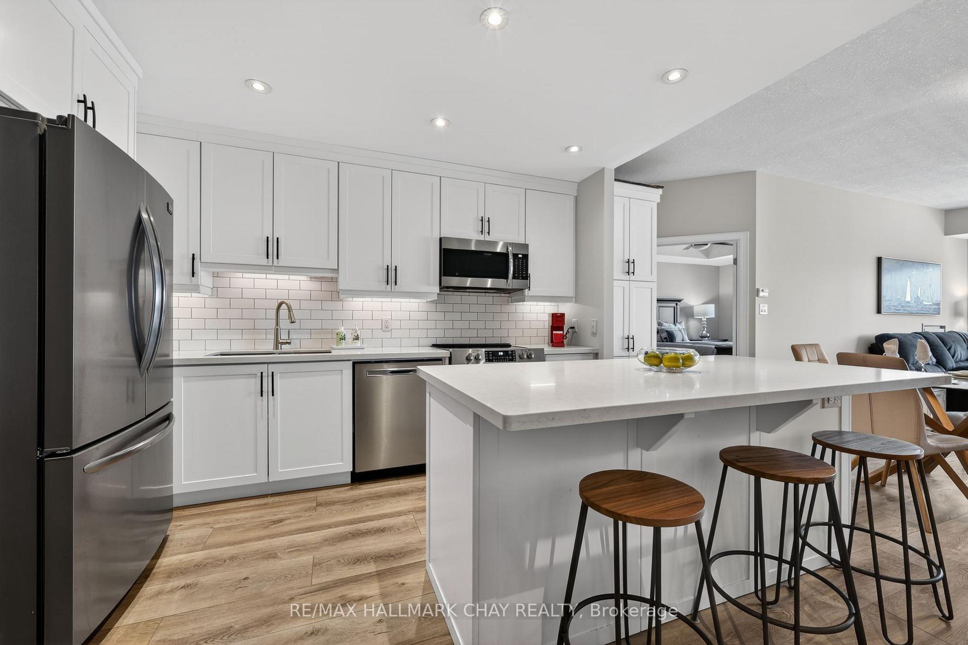 Photo 4 of Unit 805, 37 Ellen Street, Barrie, City Centre — HOMEH