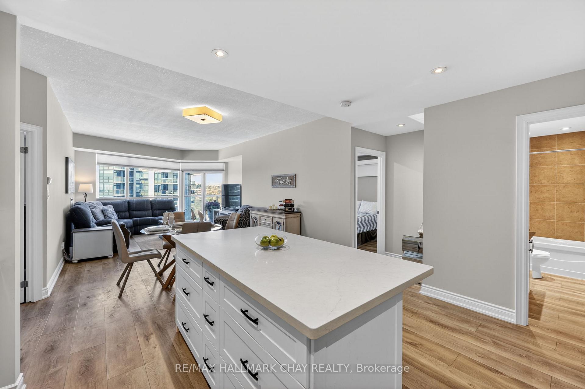 Photo 6 of Unit 805, 37 Ellen Street, Barrie, City Centre — HOMEH