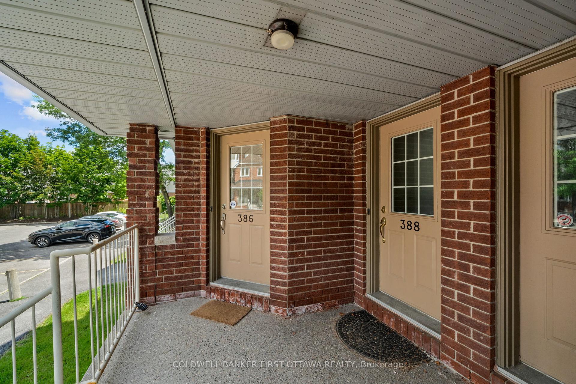 Photo 3 of 386 Briston Private, Ottawa, Hunt Club Park — HOMEH