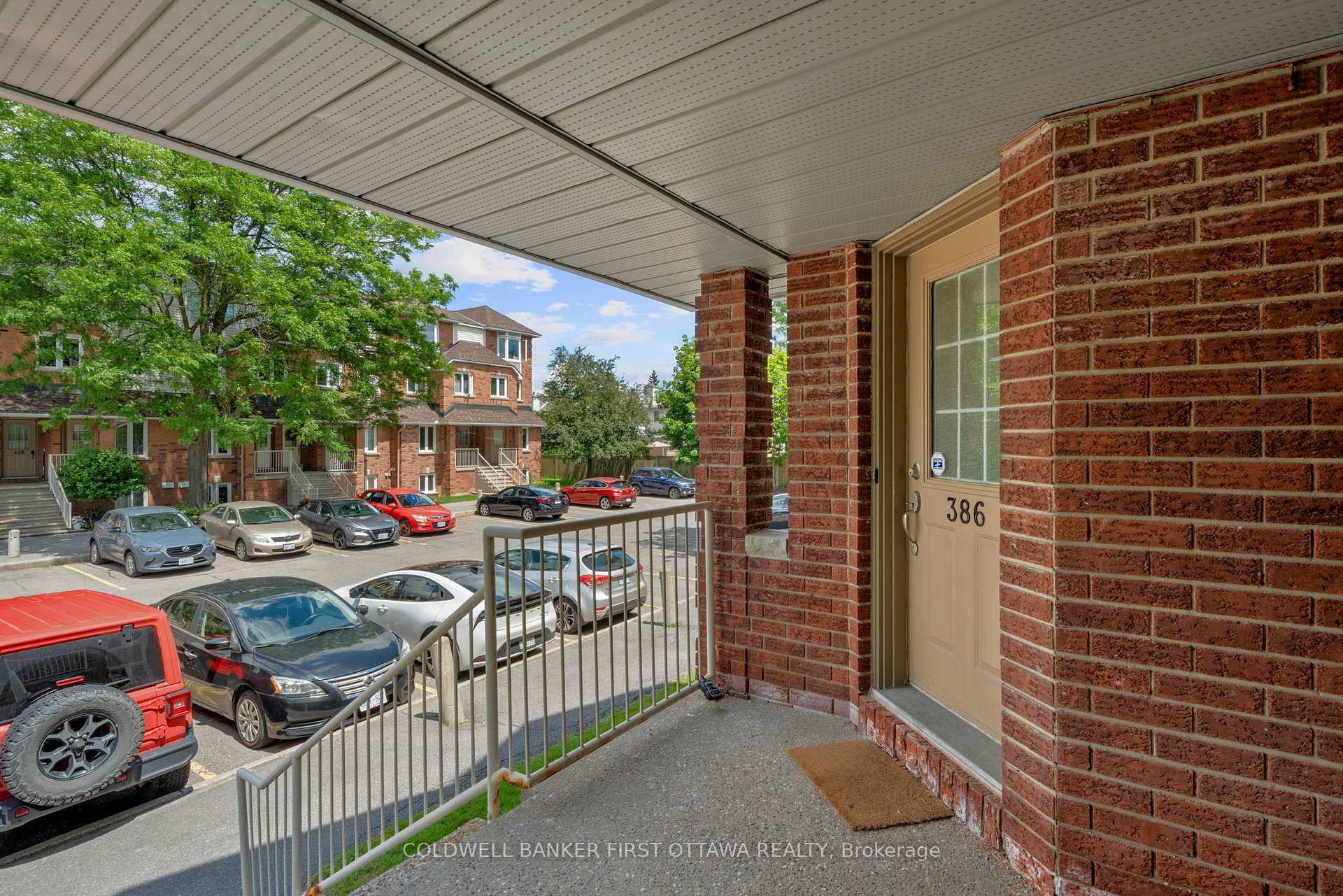 Photo 4 of 386 Briston Private, Ottawa, Hunt Club Park — HOMEH