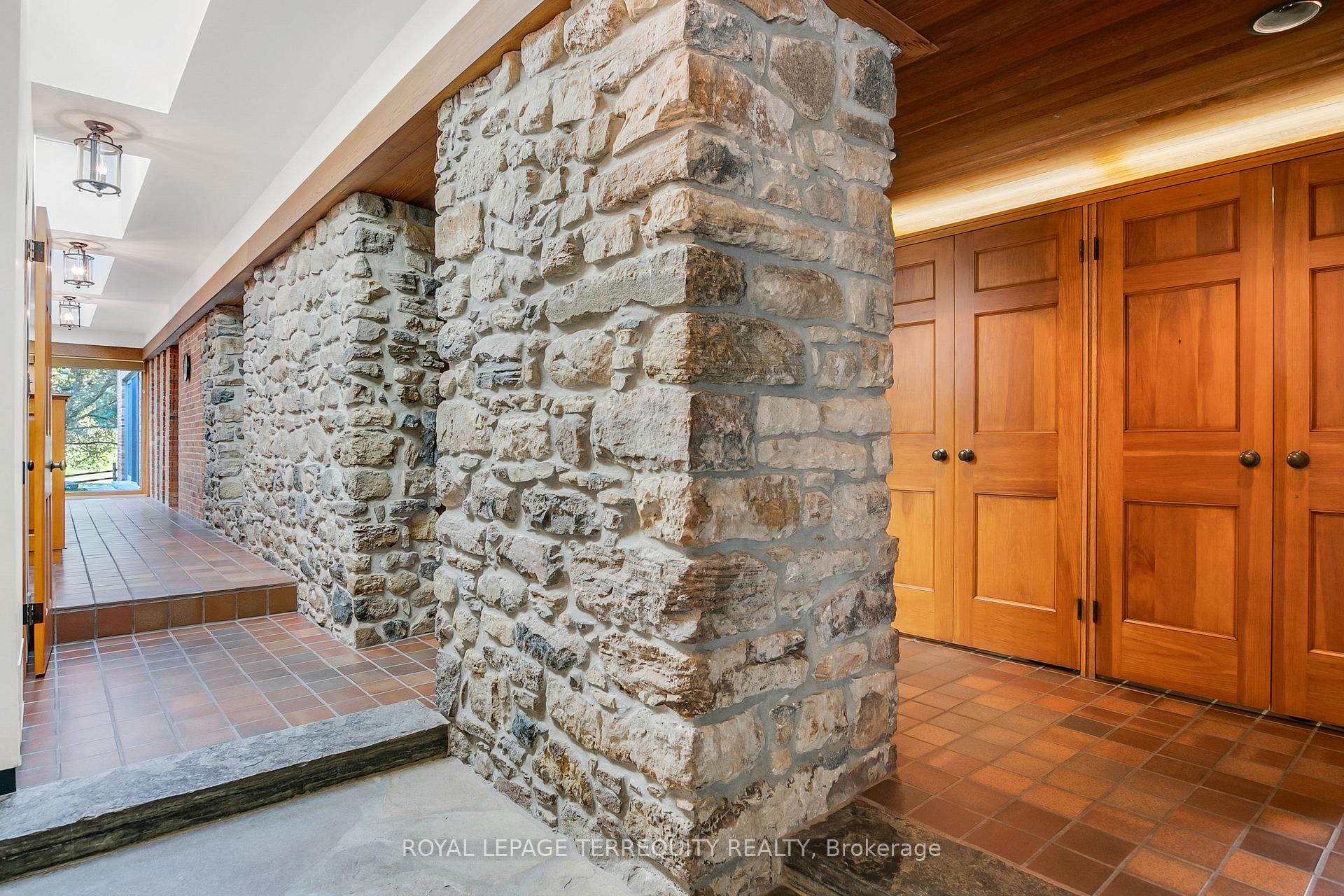 Photo 11 of 15625 8th Concession Road, King, Rural King — HOMEH