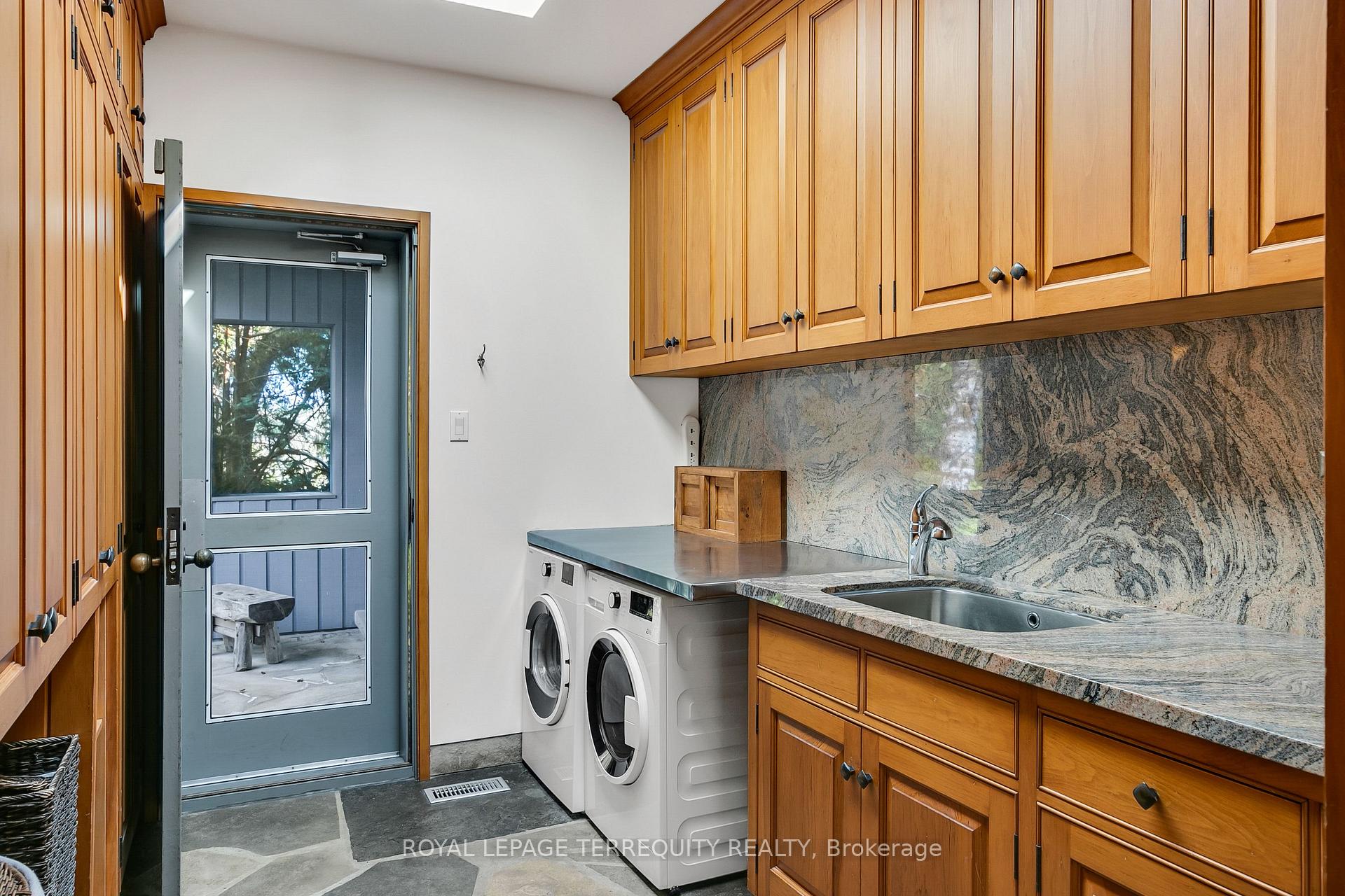 Photo 15 of 15625 8th Concession Road, King, Rural King — HOMEH