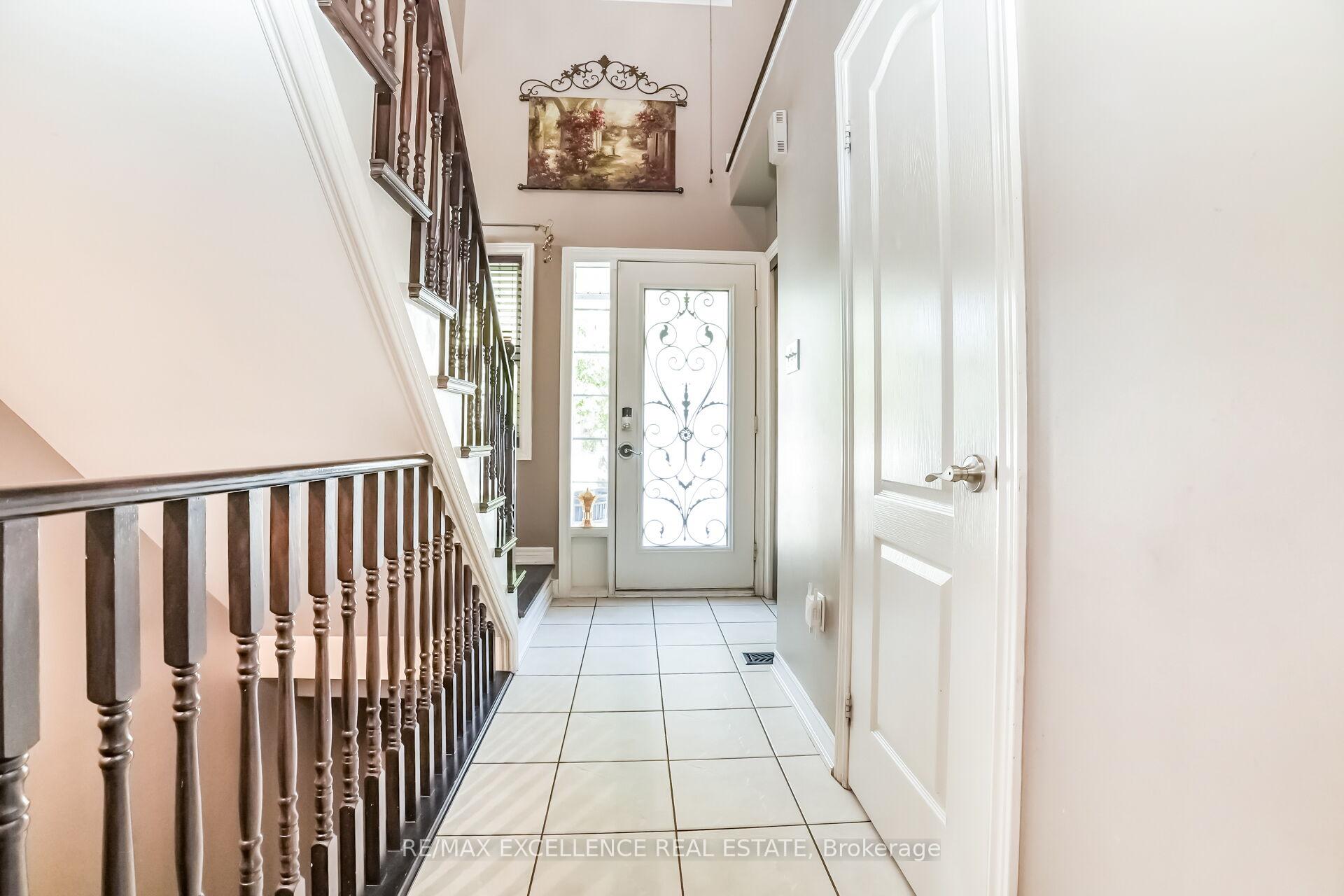 Photo 4 of 78 Brentcliff Drive, Brampton, Fletcher's Meadow — HOMEH
