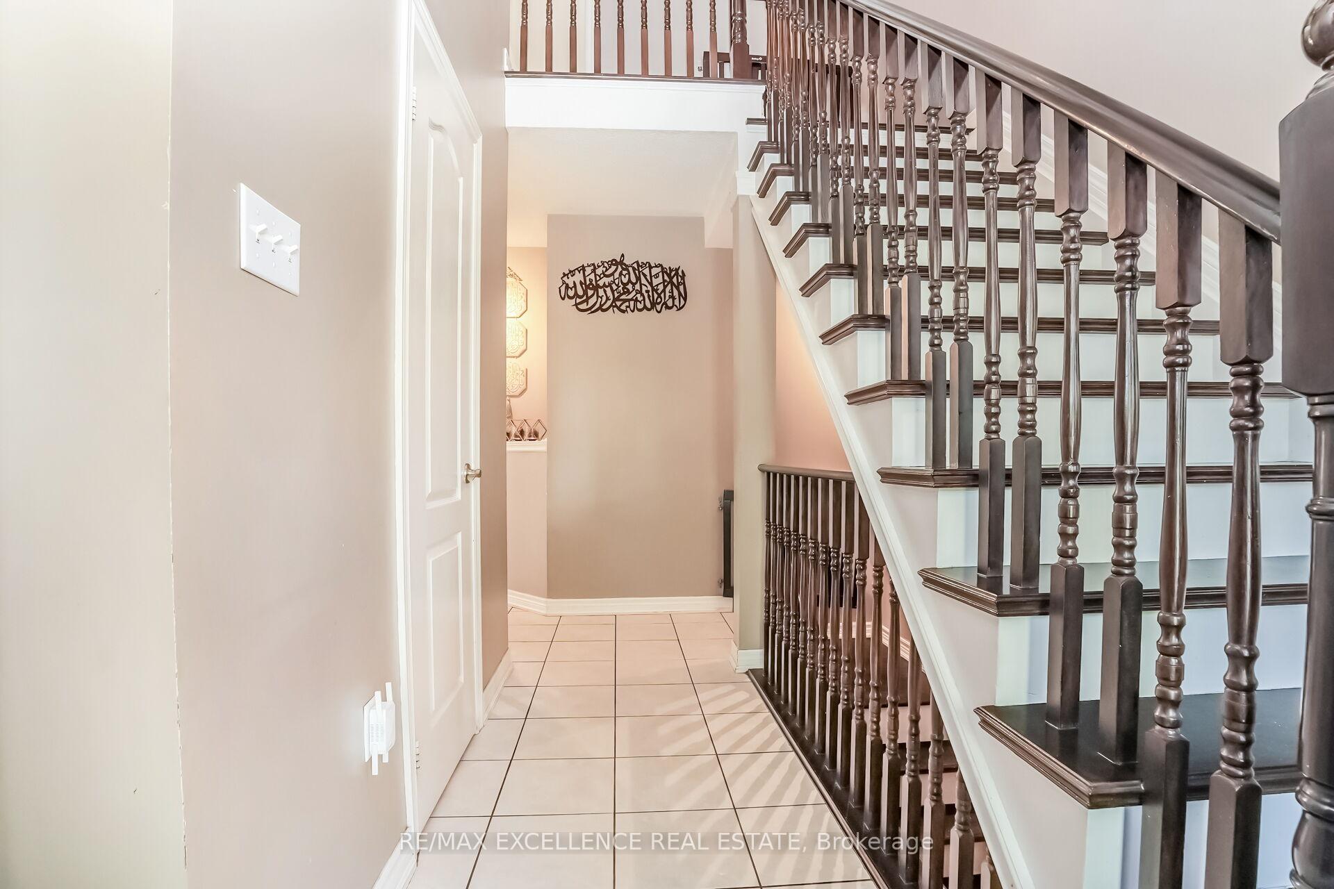 Photo 5 of 78 Brentcliff Drive, Brampton, Fletcher's Meadow — HOMEH