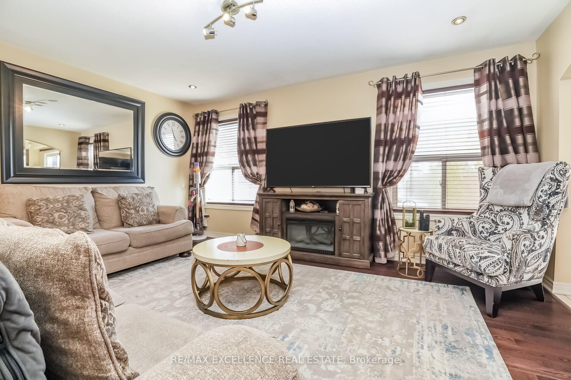 Photo 7 of 78 Brentcliff Drive, Brampton, Fletcher's Meadow — HOMEH