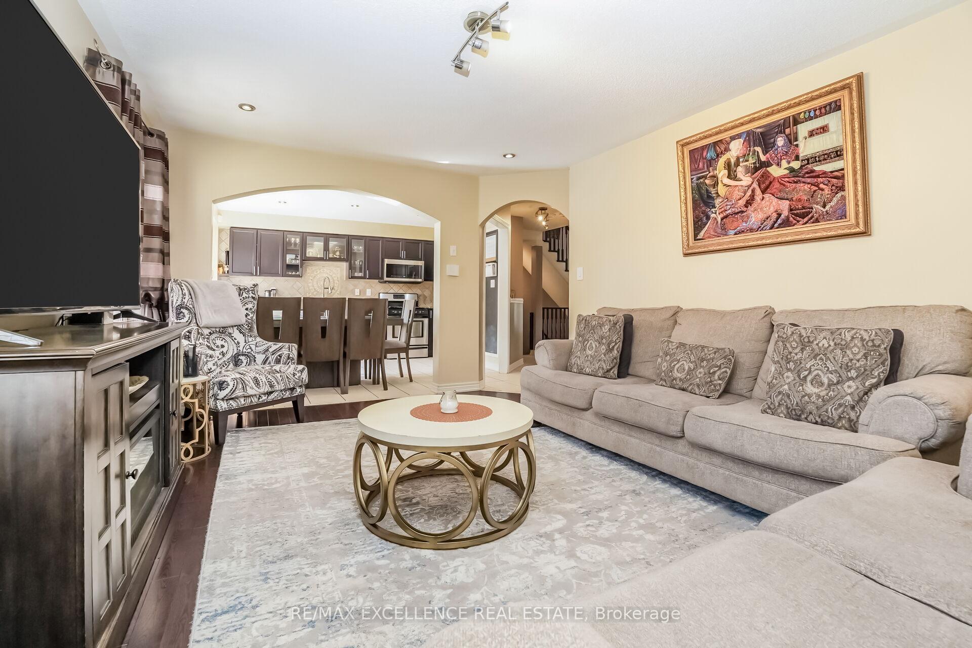 Photo 8 of 78 Brentcliff Drive, Brampton, Fletcher's Meadow — HOMEH
