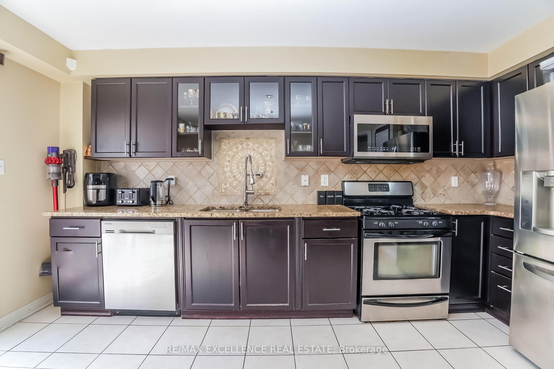 Photo 11 of 78 Brentcliff Drive, Brampton, Fletcher's Meadow — HOMEH