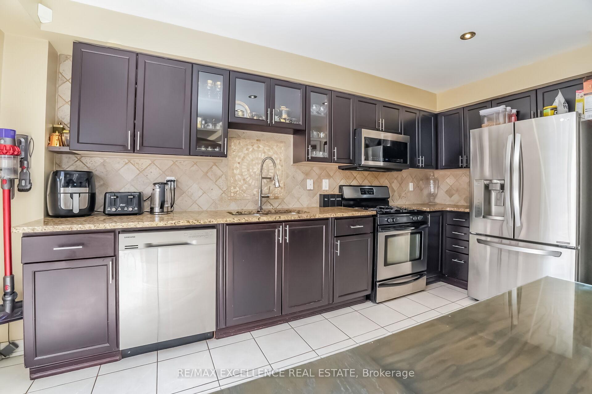 Photo 12 of 78 Brentcliff Drive, Brampton, Fletcher's Meadow — HOMEH