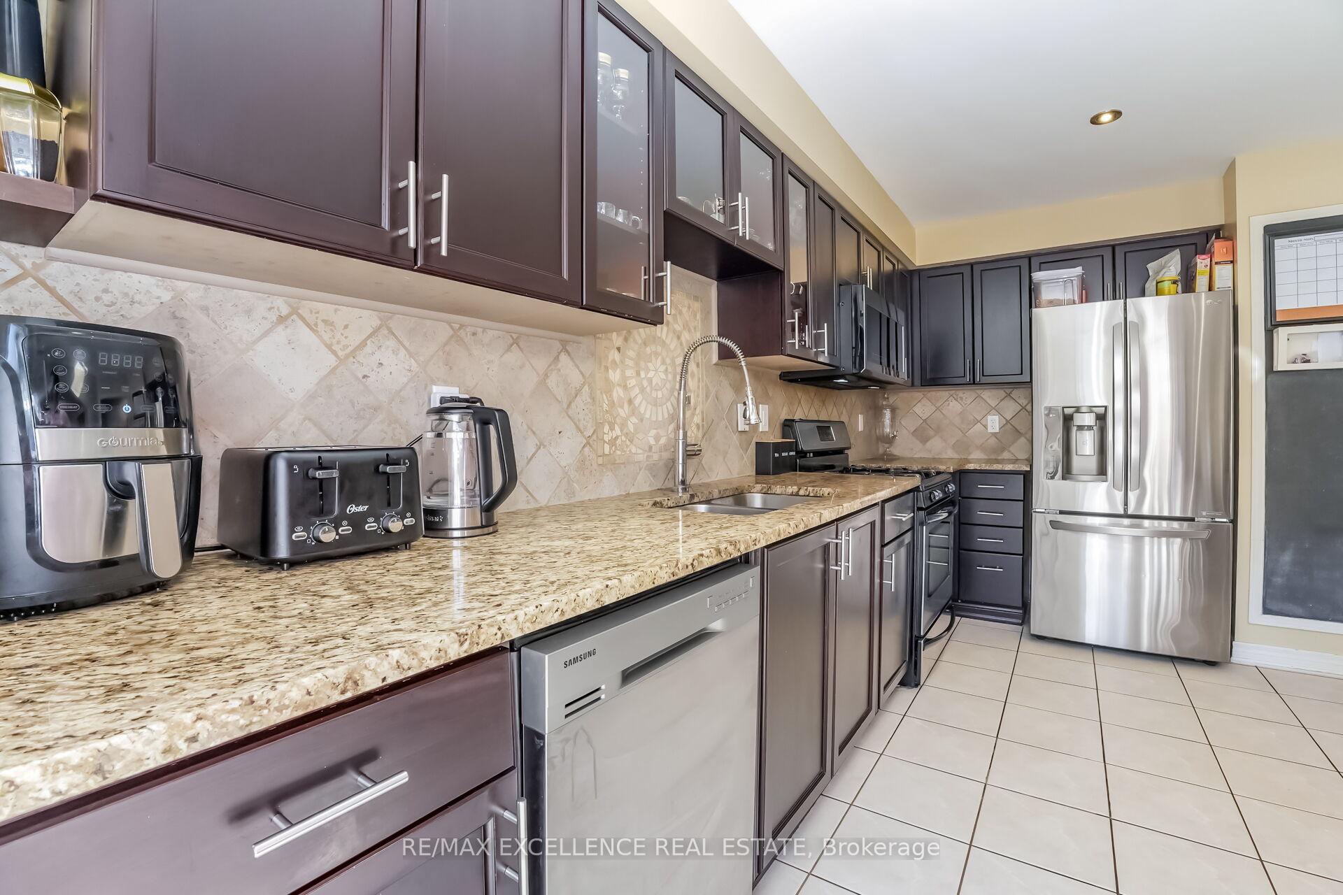 Photo 13 of 78 Brentcliff Drive, Brampton, Fletcher's Meadow — HOMEH
